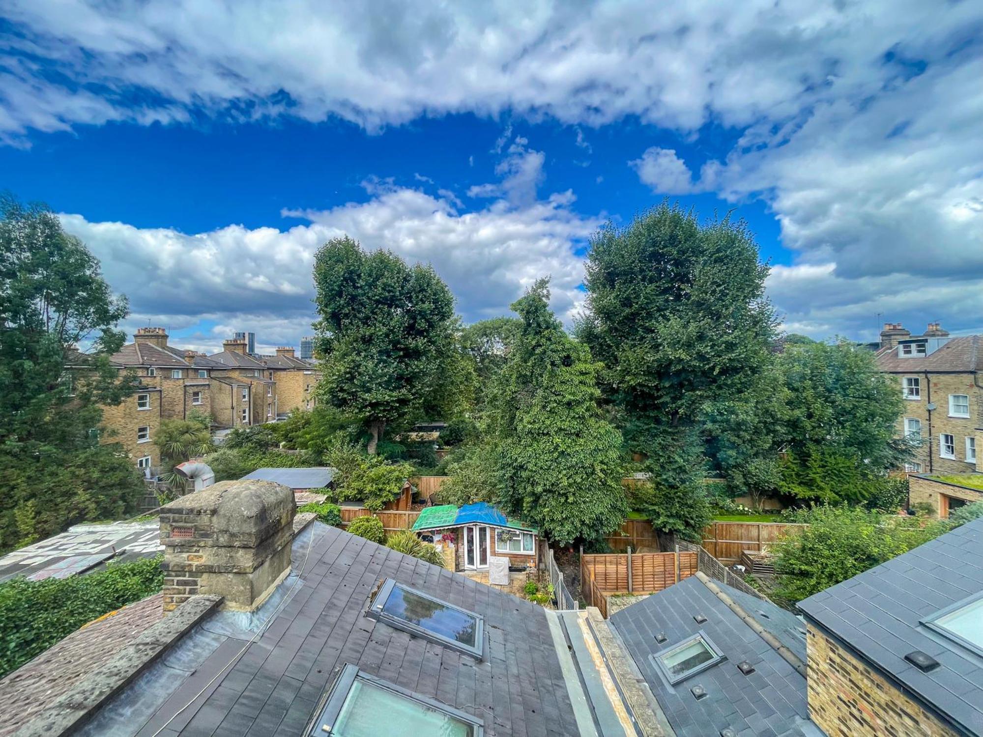 Apartment 1 Bed Attic Flat With Easy Reach To Centre
