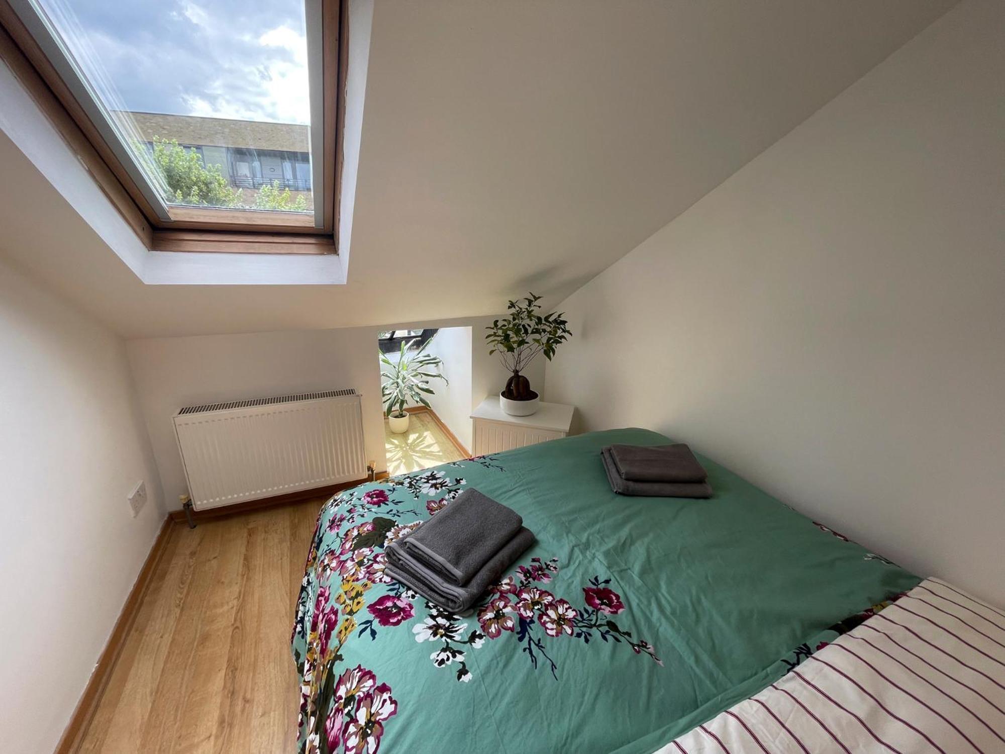 Apartment 1 Bed Attic Flat With Easy Reach To Centre