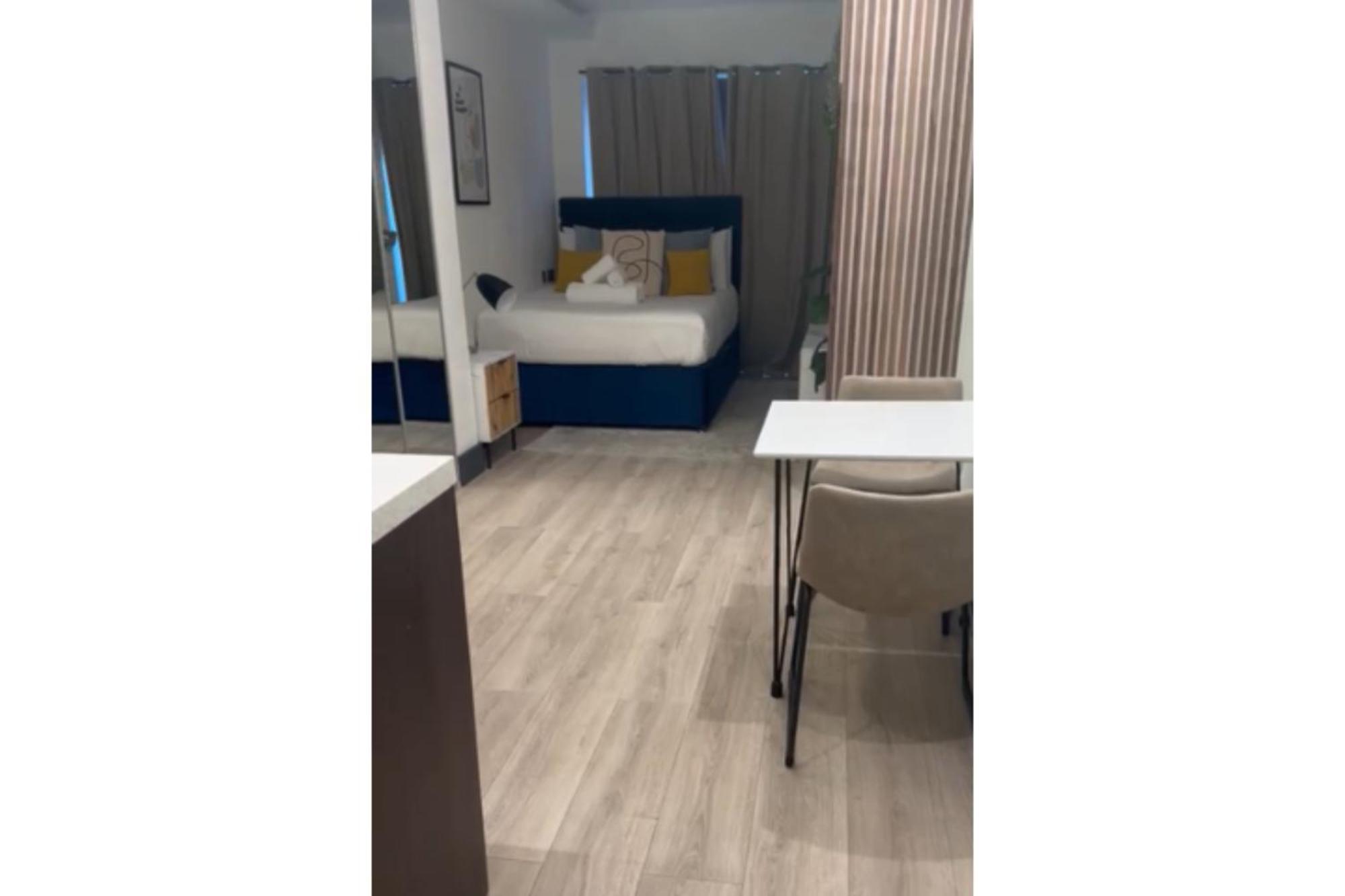 Chic Studio W/ Outdoor Space -excellent Location Appartement Londen