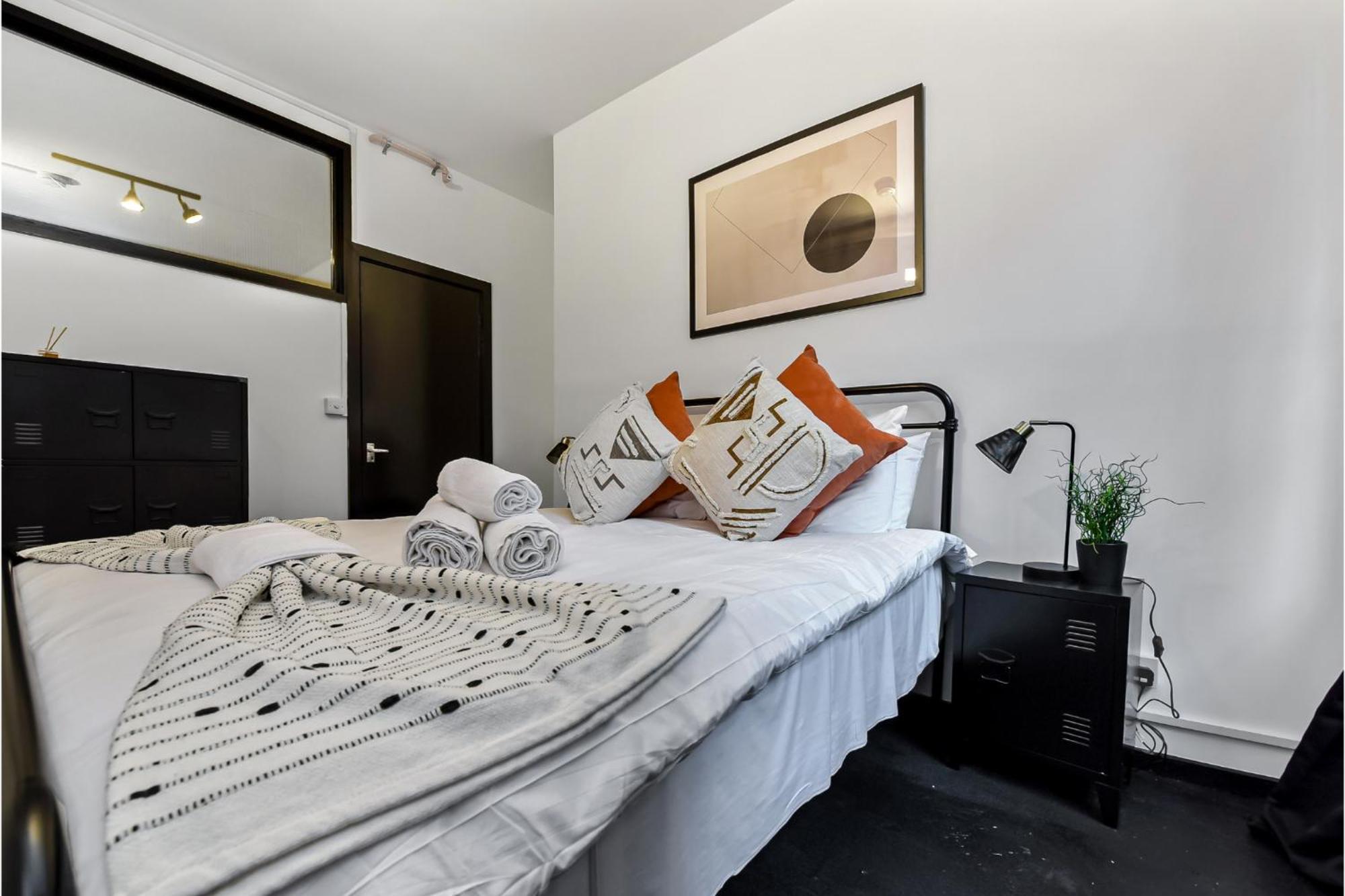 Trendy, Arty, 3br In Heart Of Hipster Hackney! *