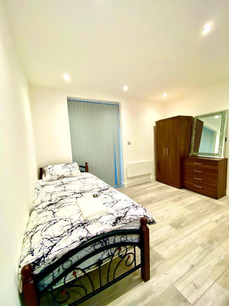 Apartment Comfortable One Bedroom Flat With Car Park In