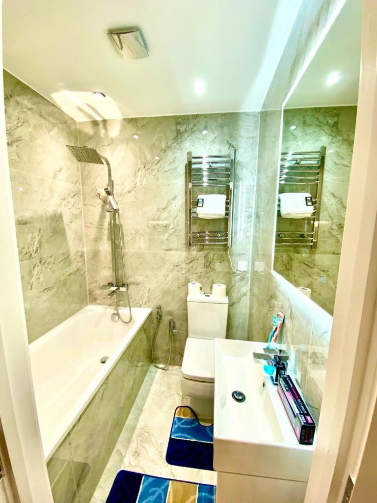 Comfortable One Bedroom Flat With Car Park In Apartment London