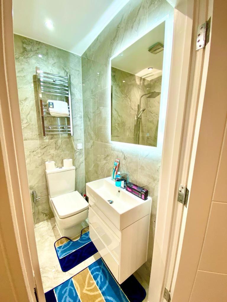 Comfortable One Bedroom Flat With Car Park In *
