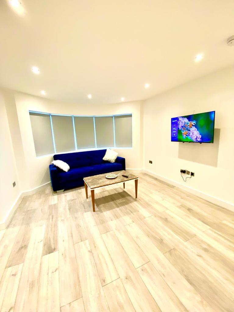 Apartment Comfortable One Bedroom Flat With Car Park In