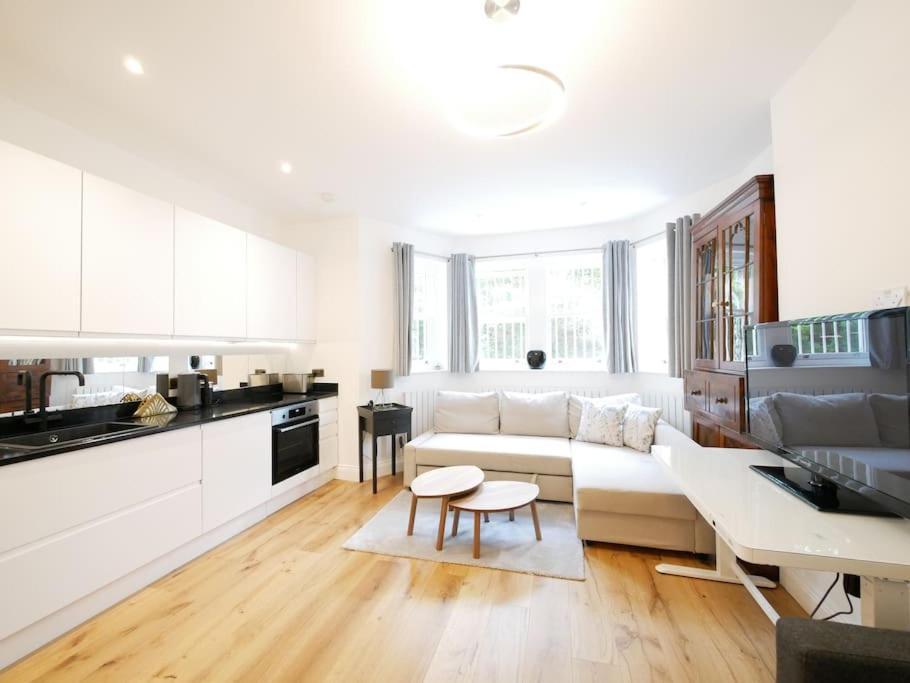 Newly Refurbished 2 Bed In Paddington Appartement *