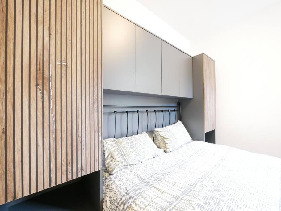 Newly Refurbished 2 Bed In Paddington Appartement Londen