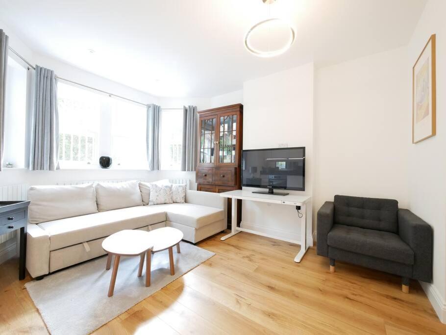 Newly Refurbished 2 Bed In Paddington * Londen