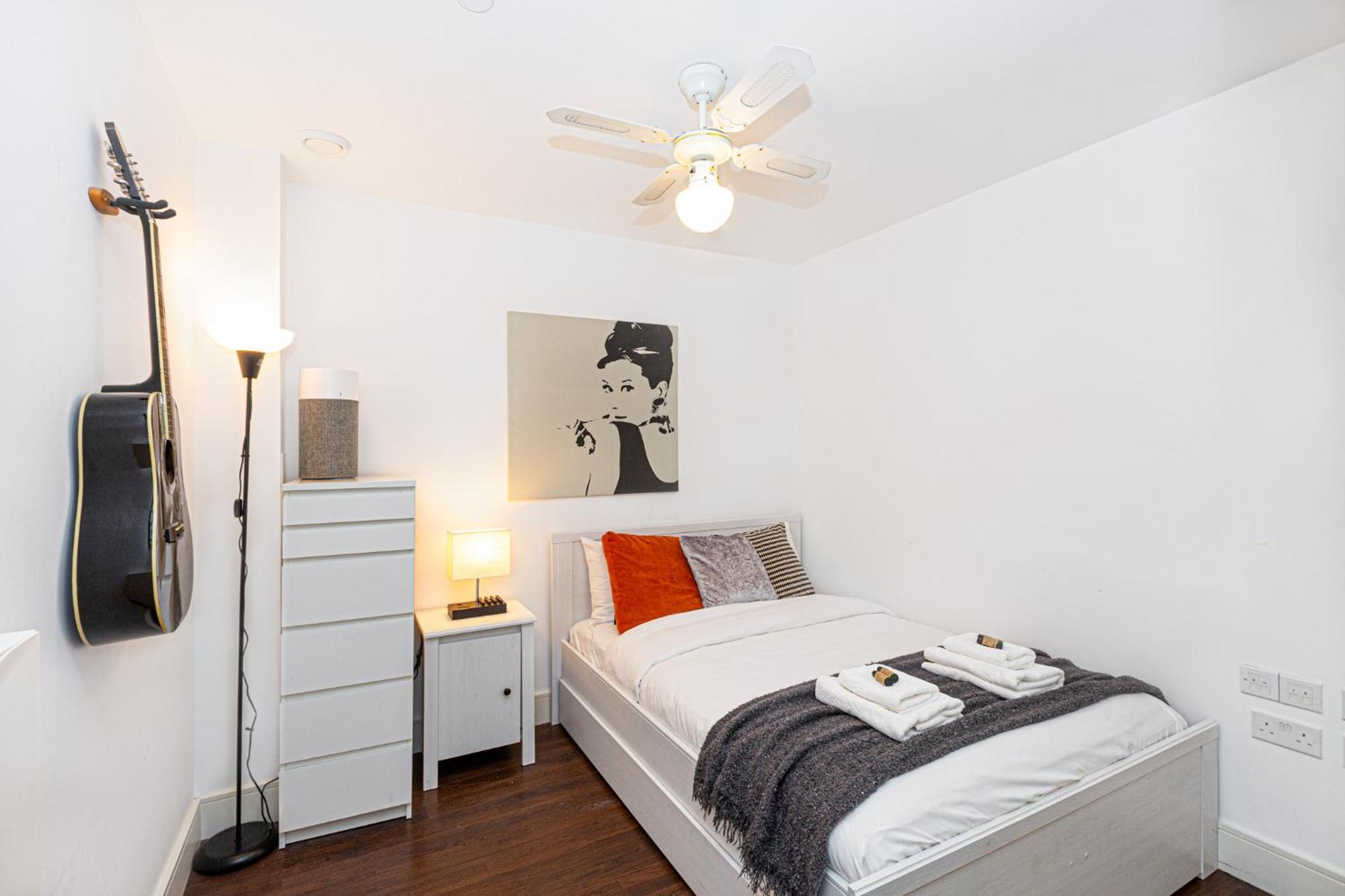 Bright & Cozy 1 Bdr Apt Wcharming Private Terrace Londen