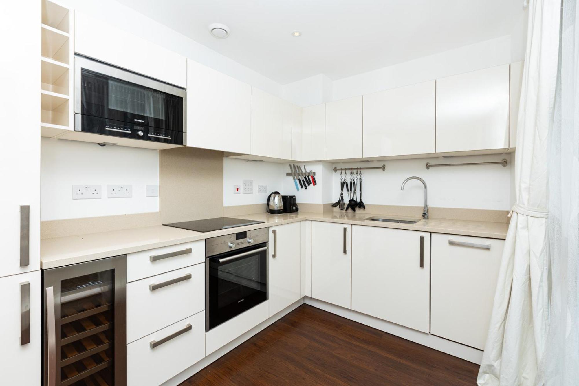 Bright & Cozy 1 Bdr Apt Wcharming Private Terrace * Londen