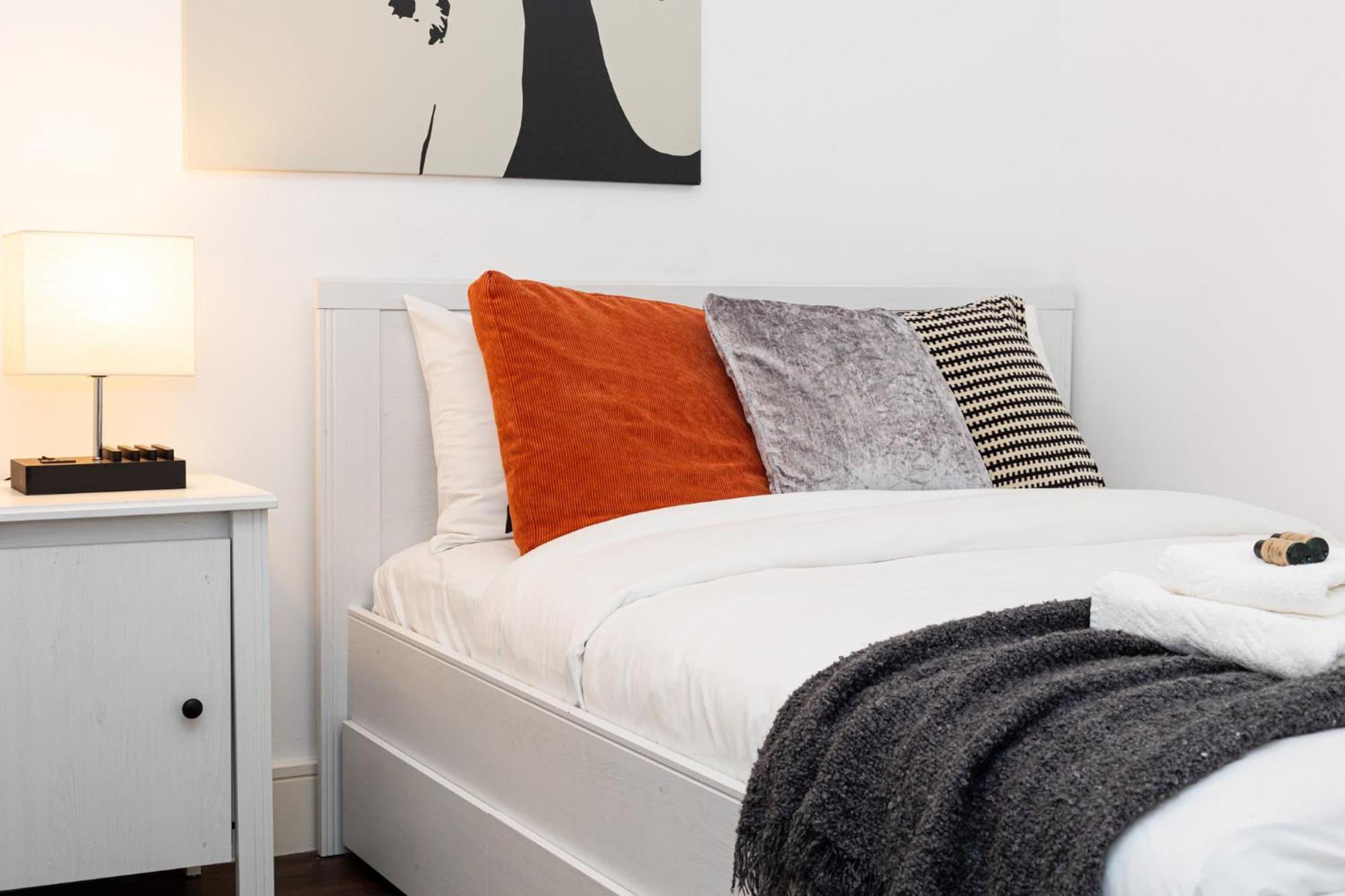 Bright & Cozy 1 Bdr Apt Wcharming Private Terrace Londen