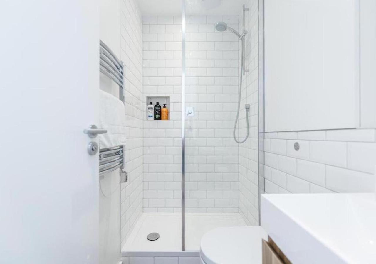 White Piccadilly Luxury Flat *