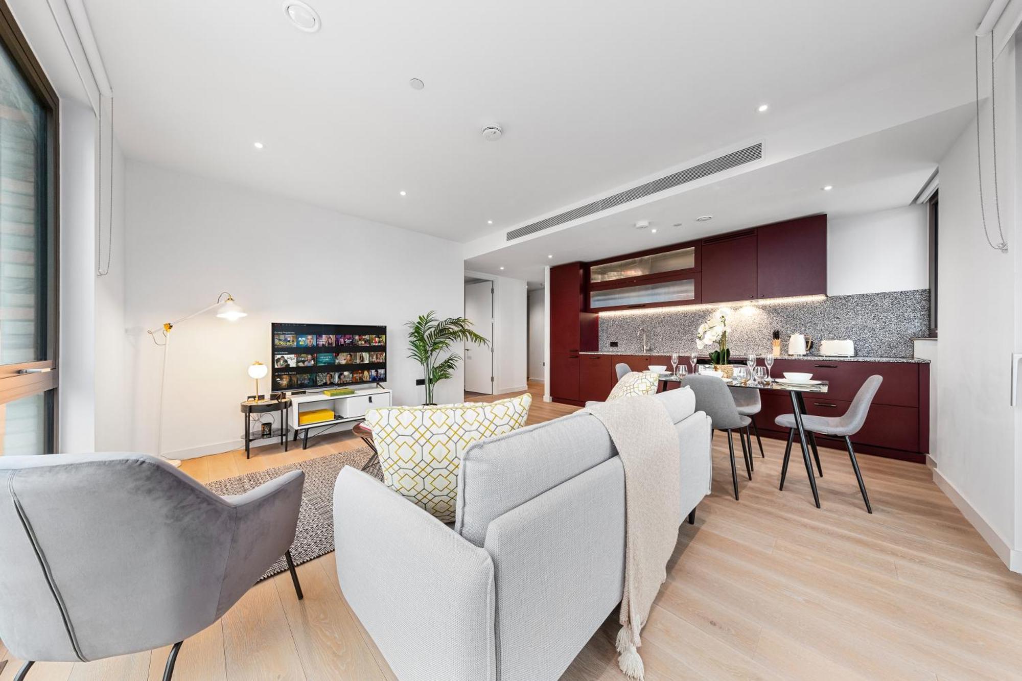 New 2 Bedroom Flat Riverview Balcony Apartahotel *