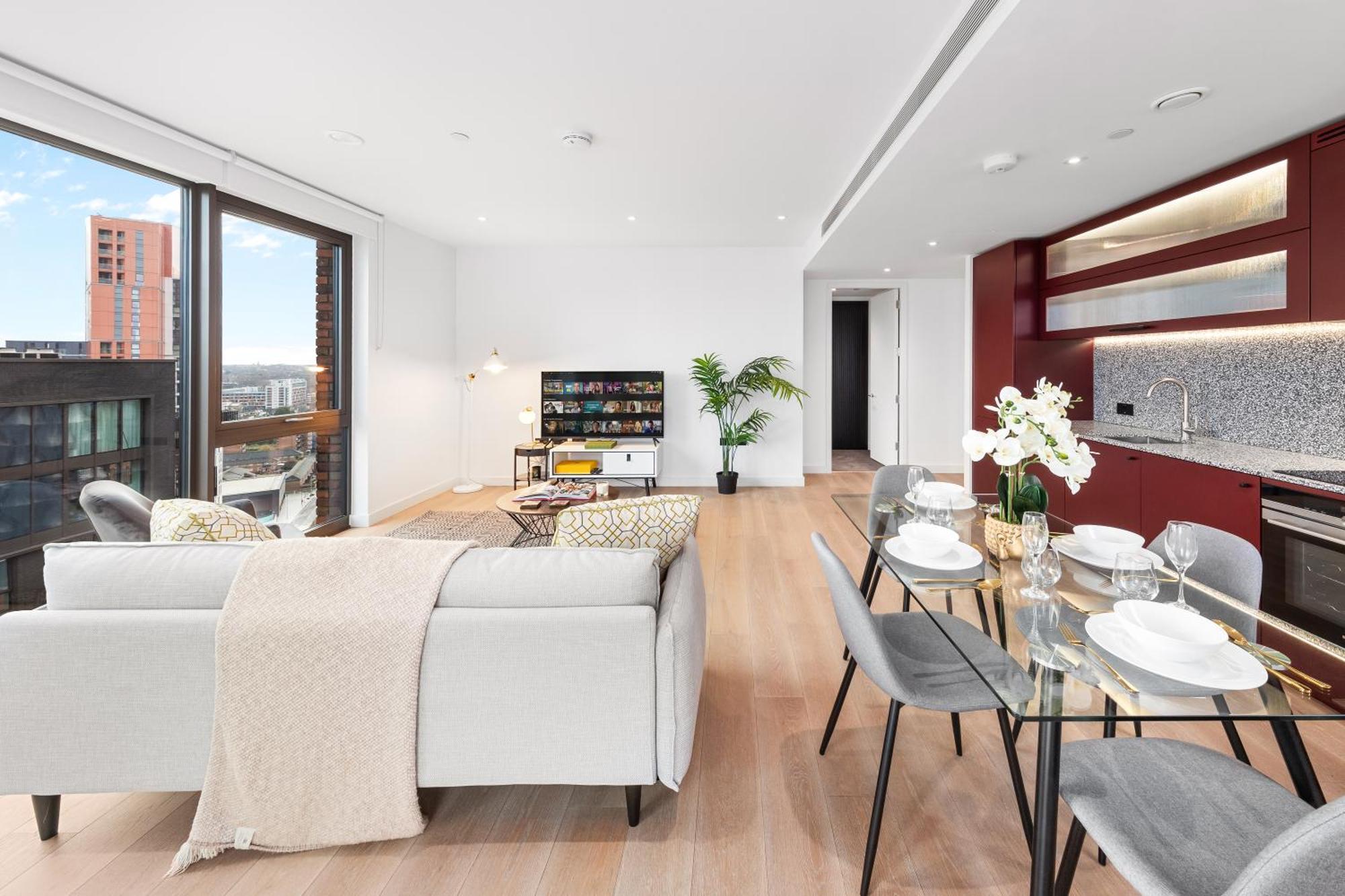 New 2 Bedroom Flat Riverview Balcony Apartahotel Londres