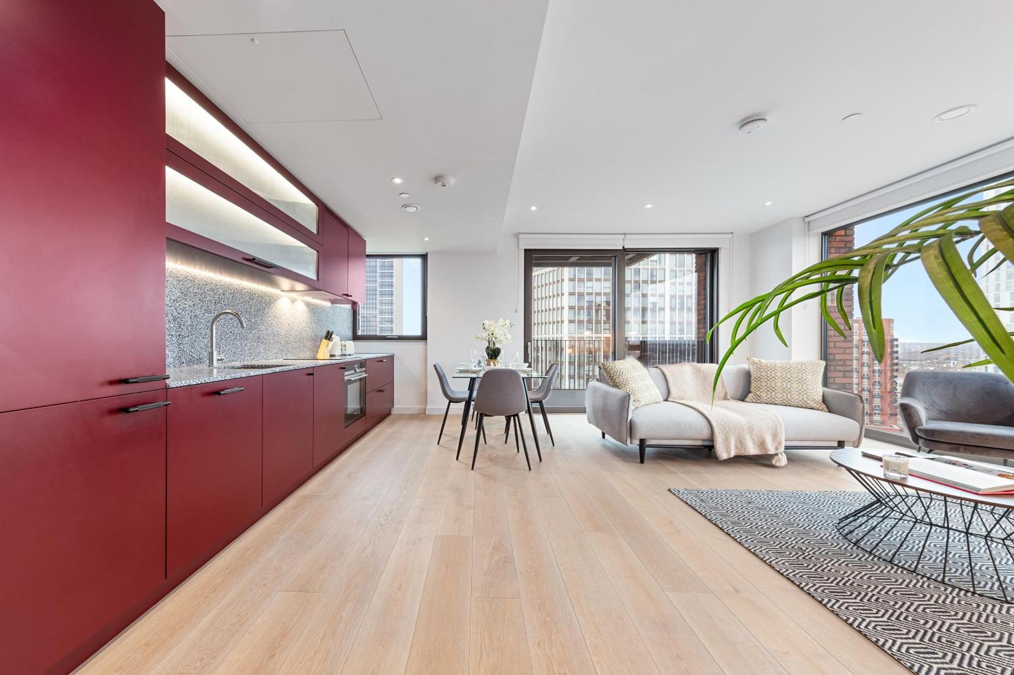 New 2 Bedroom Flat Riverview Balcony Apartahotel Londres