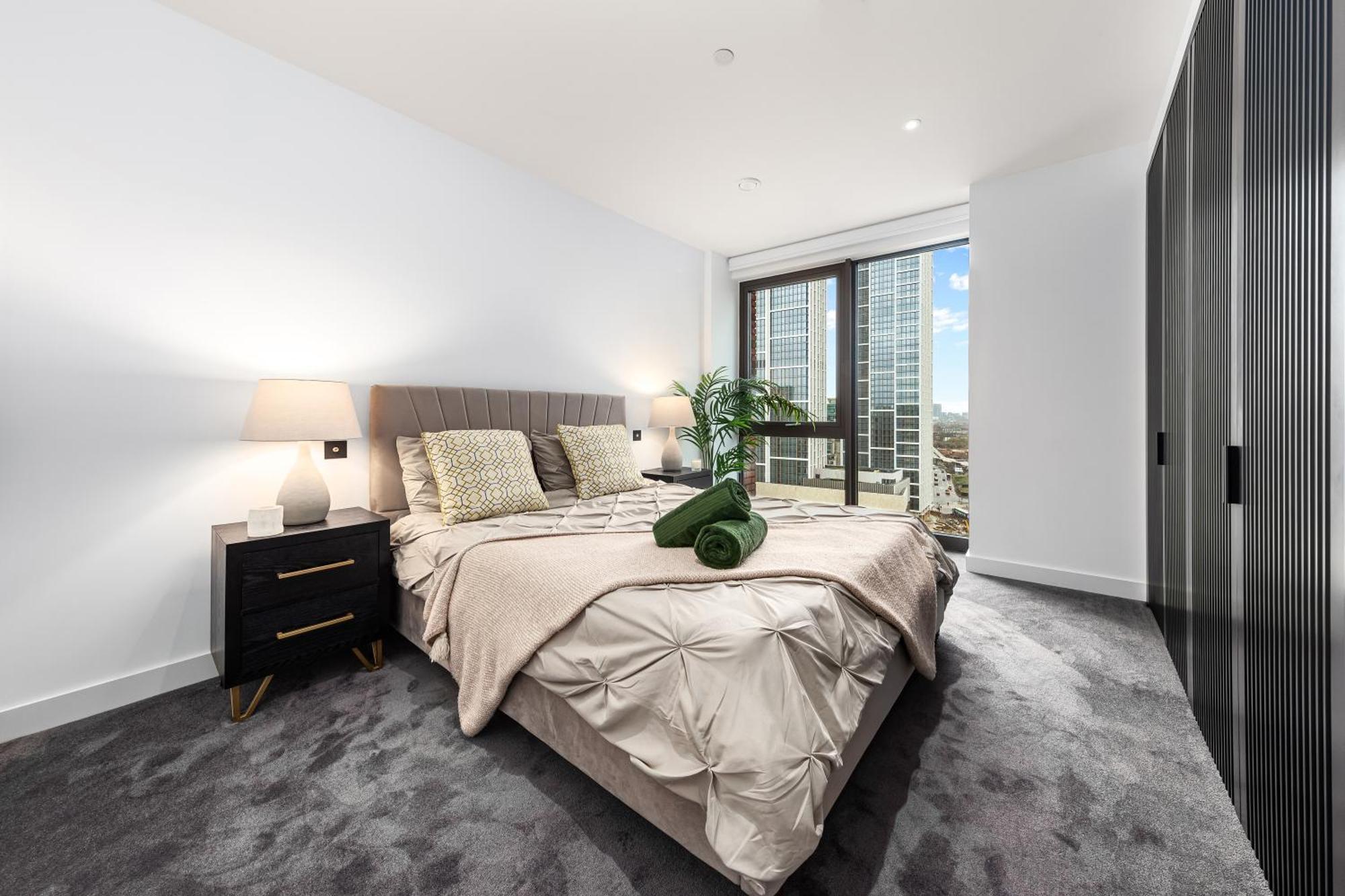 New 2 Bedroom Flat Riverview Balcony *