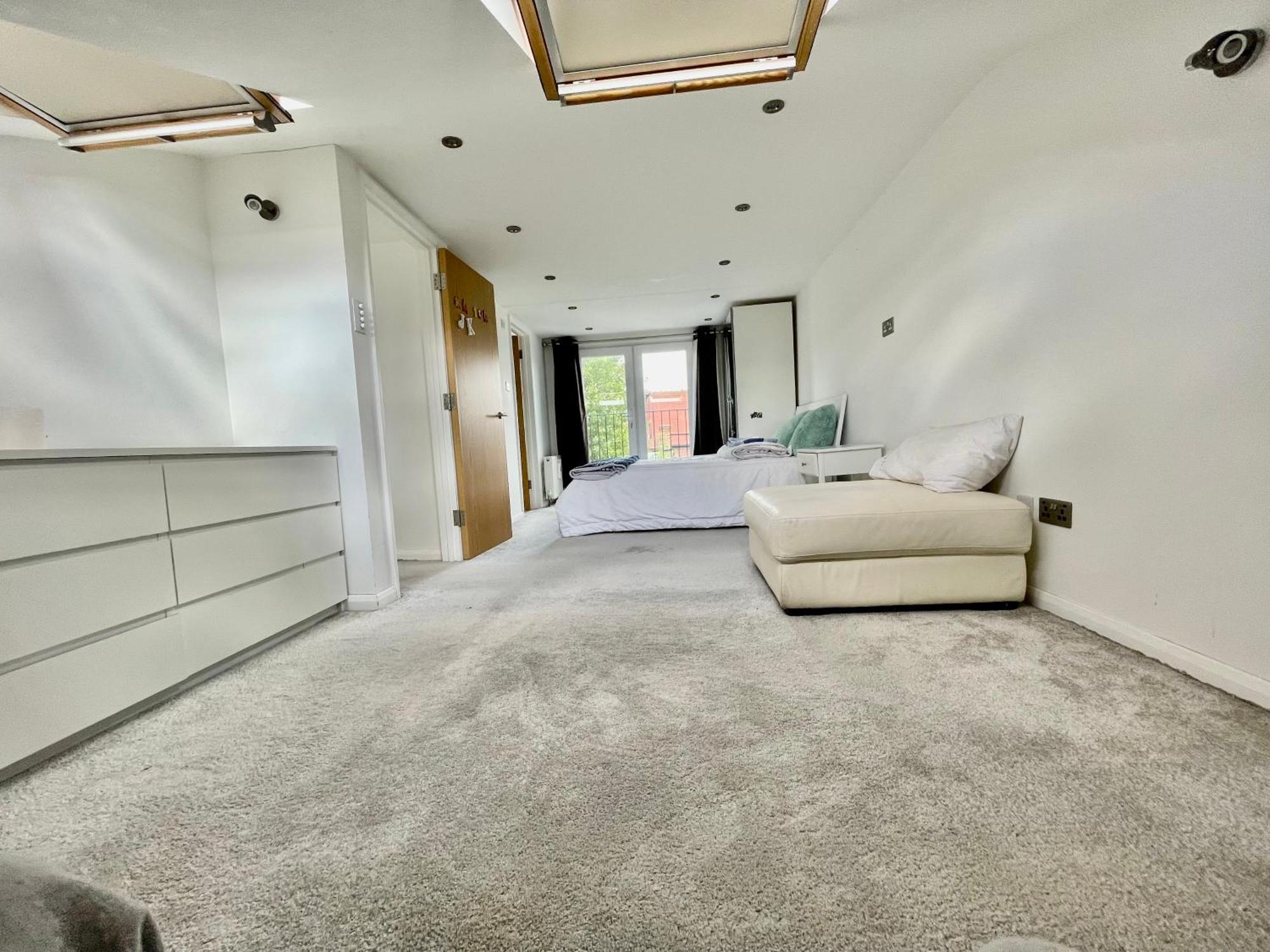 Luxury 4 Bedroom House With 4 Bathrooms - Elizabeth Line & Acton Stations At Walking Distance * London