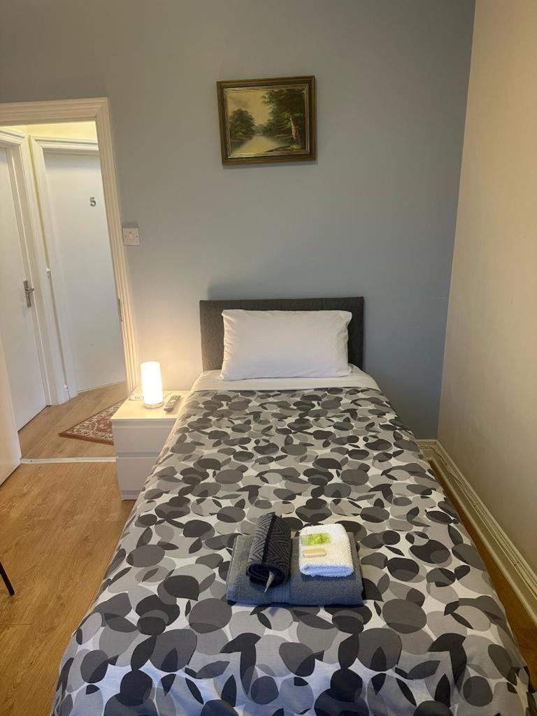 Gladstone Guest house 3*