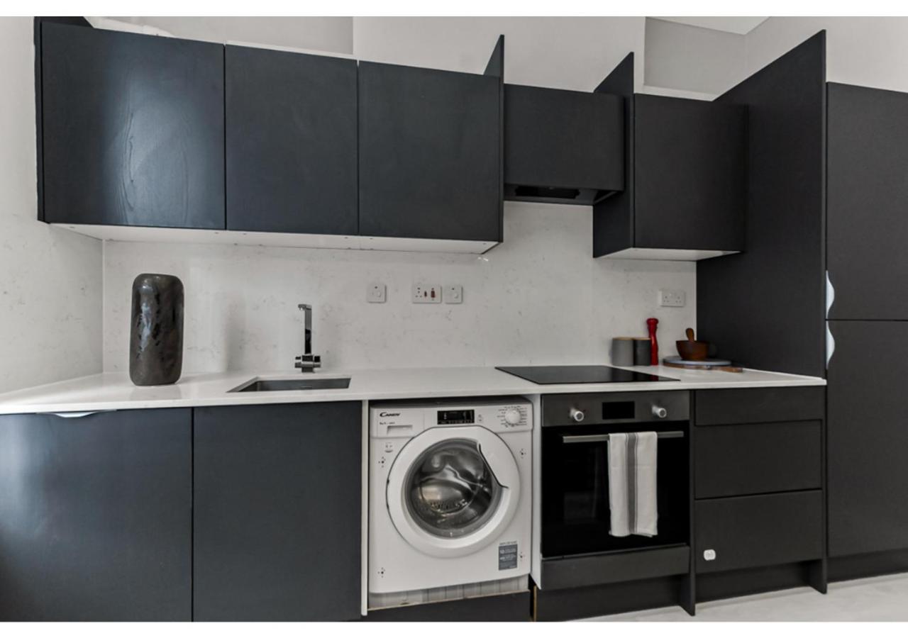 Captivating 2 Bd Flat In Apartment