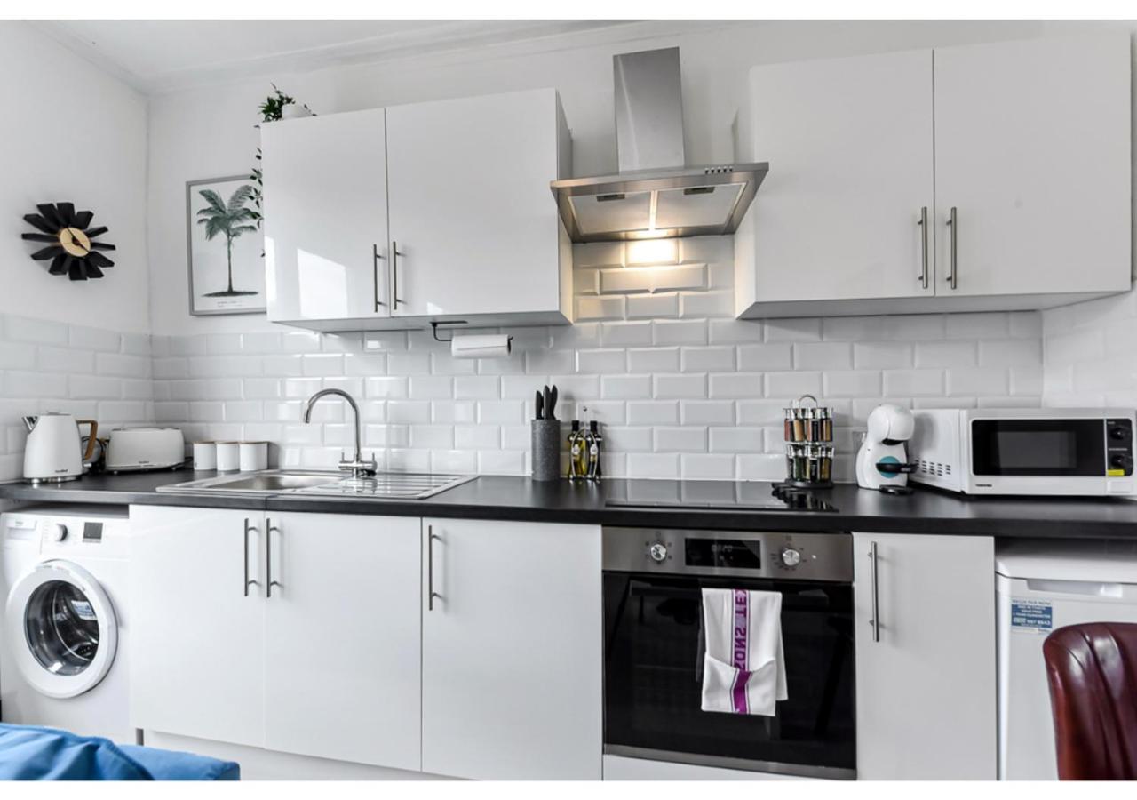 Apartamento Earth Tones & Greenery: 4br Flat Sleeps 8 *