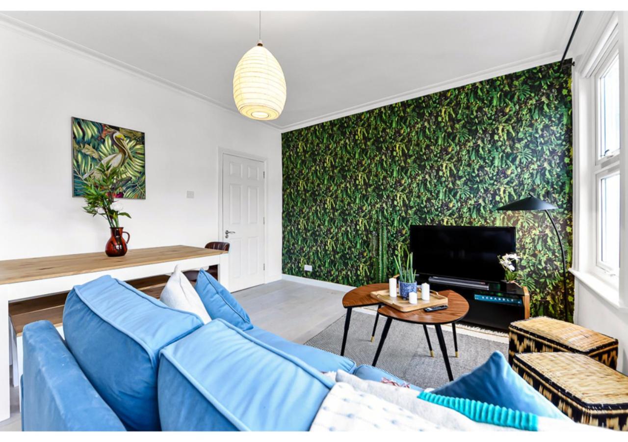 Apartamento Earth Tones & Greenery: 4br Flat Sleeps 8 Londres