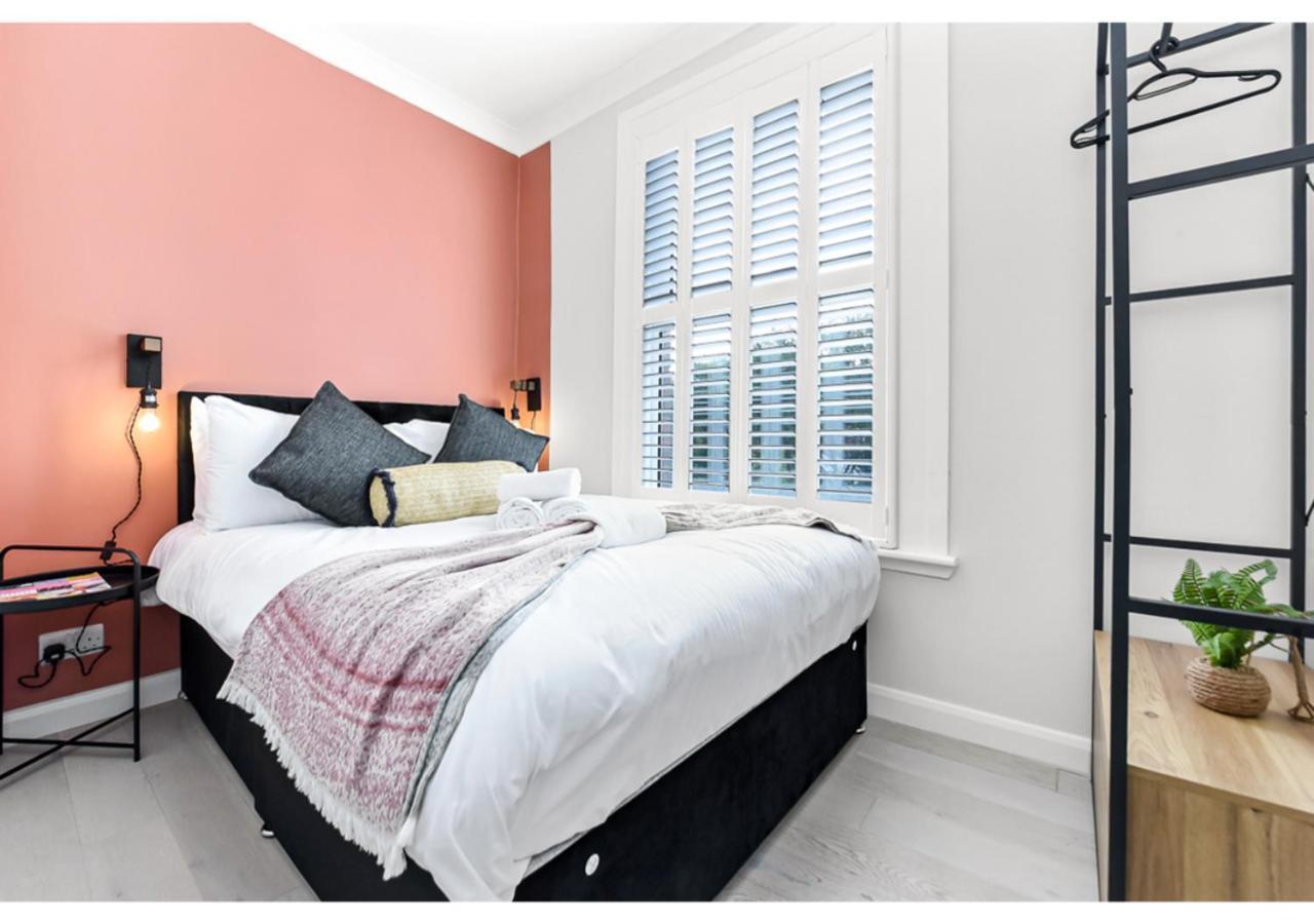 Apartamento Earth Tones & Greenery: 4br Flat Sleeps 8 Londres