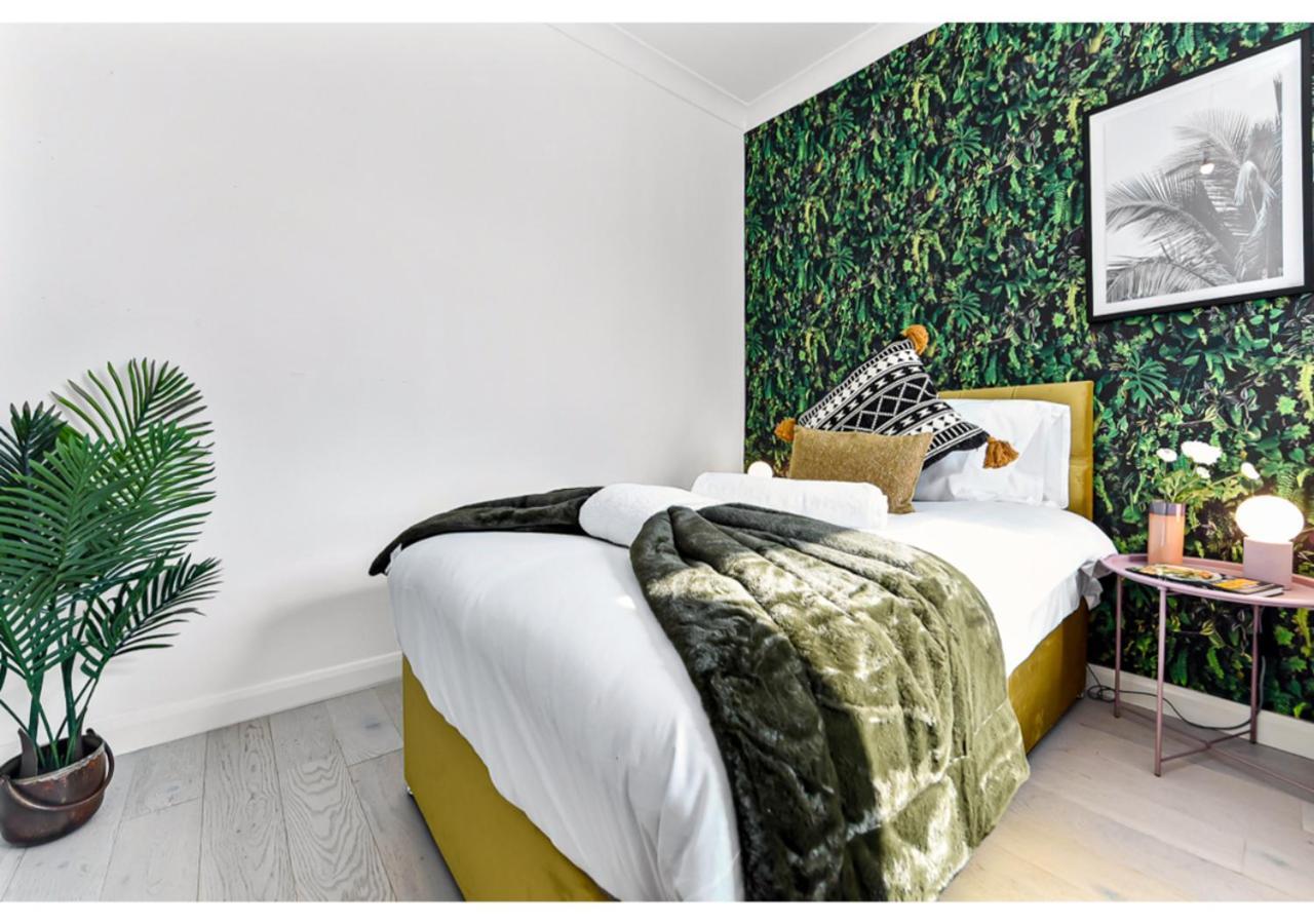 Apartamento Earth Tones & Greenery: 4br Flat Sleeps 8 Londres