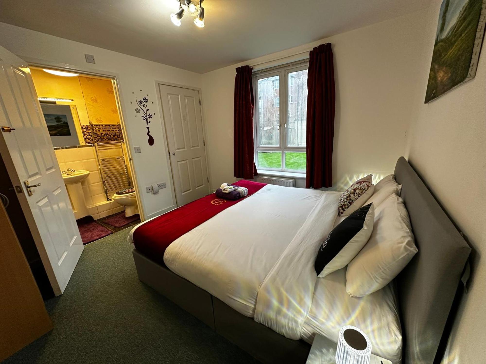 Apartment: 2-bed Oasis With Rapid Transit Access *