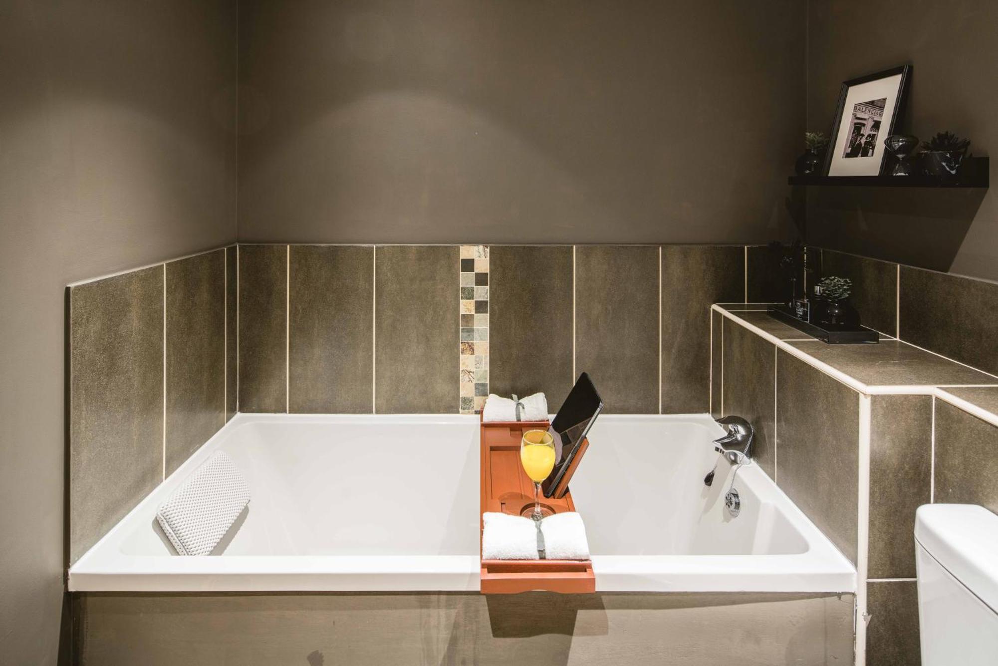 Canary Wharf 2-bed Luxury Haven * London