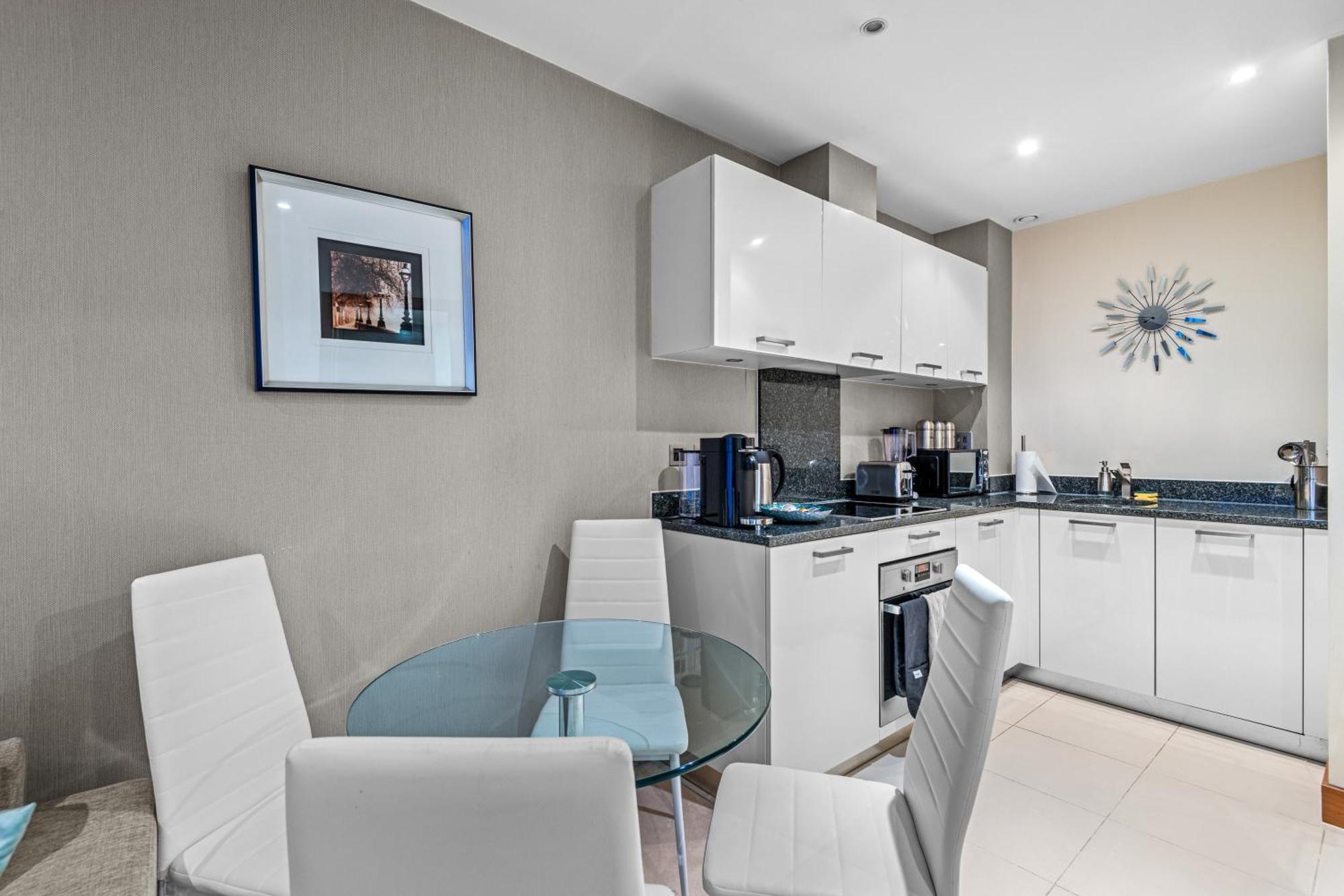 Londwell, Chelsea Living, Flat With Balcony Apartment London