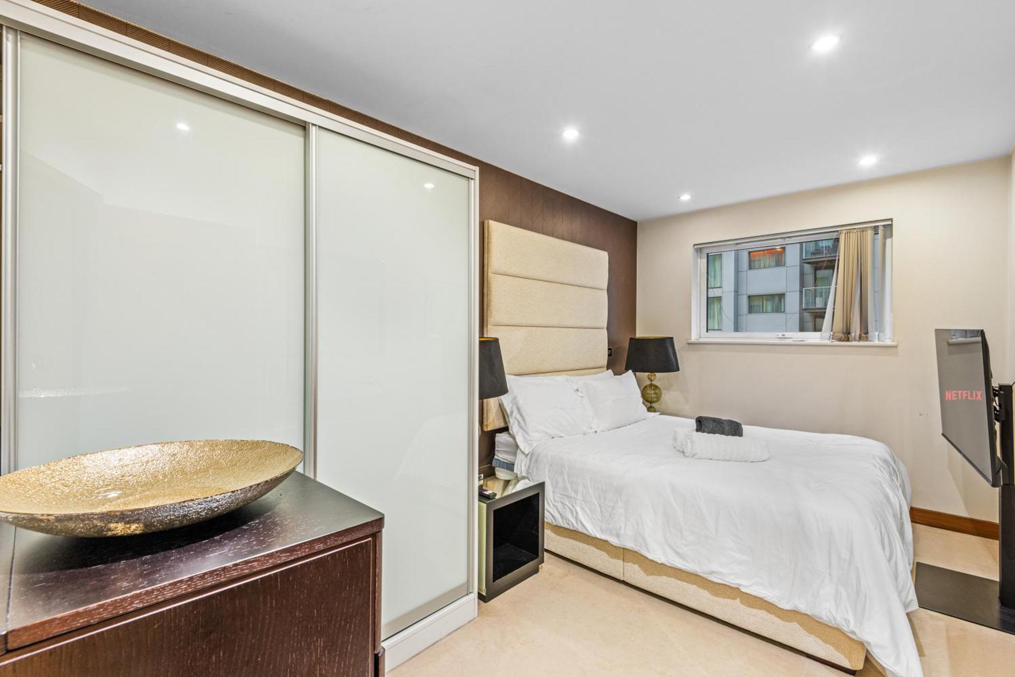 Londwell, Chelsea Living, Flat With Balcony London