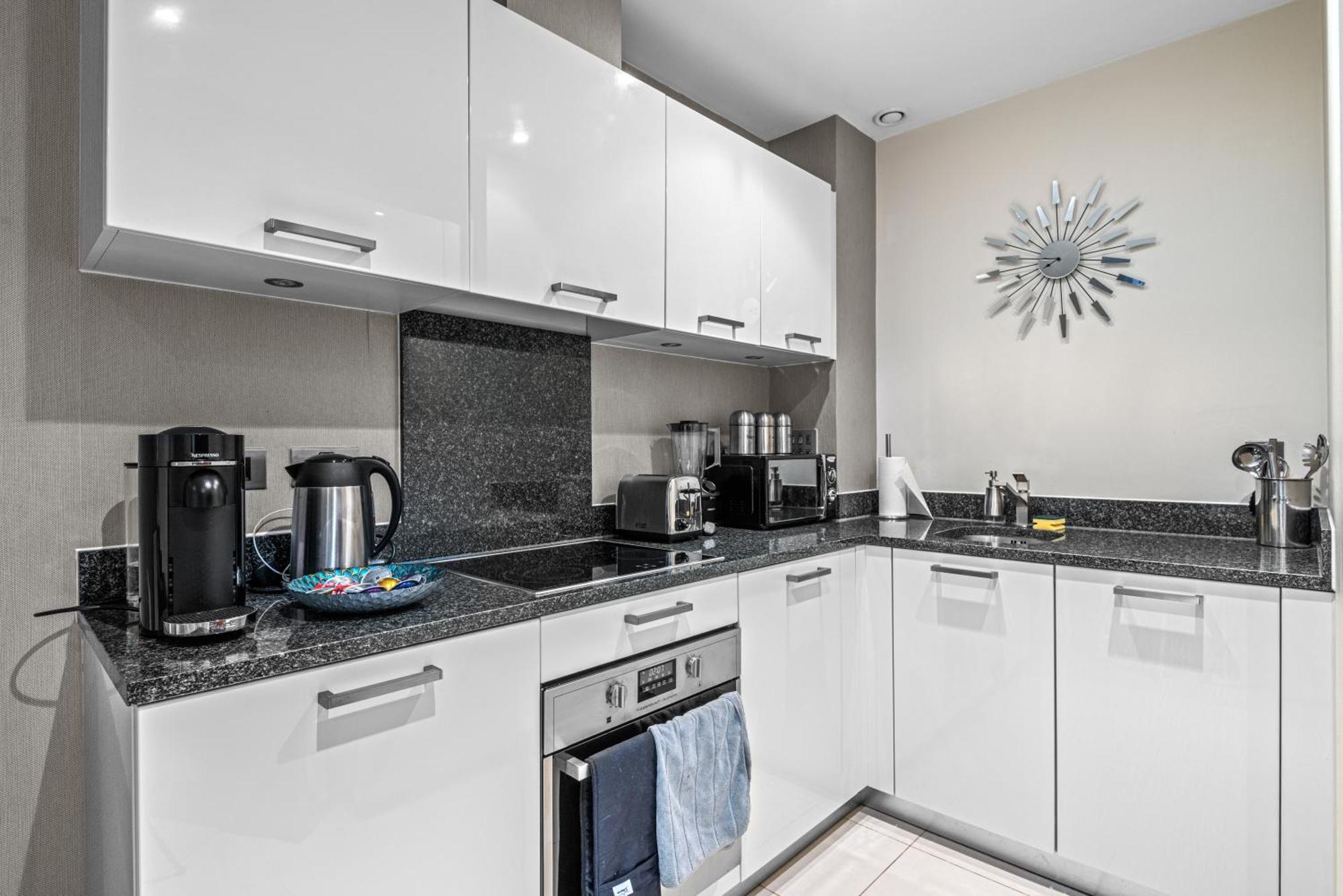 Londwell, Chelsea Living, Flat With Balcony *