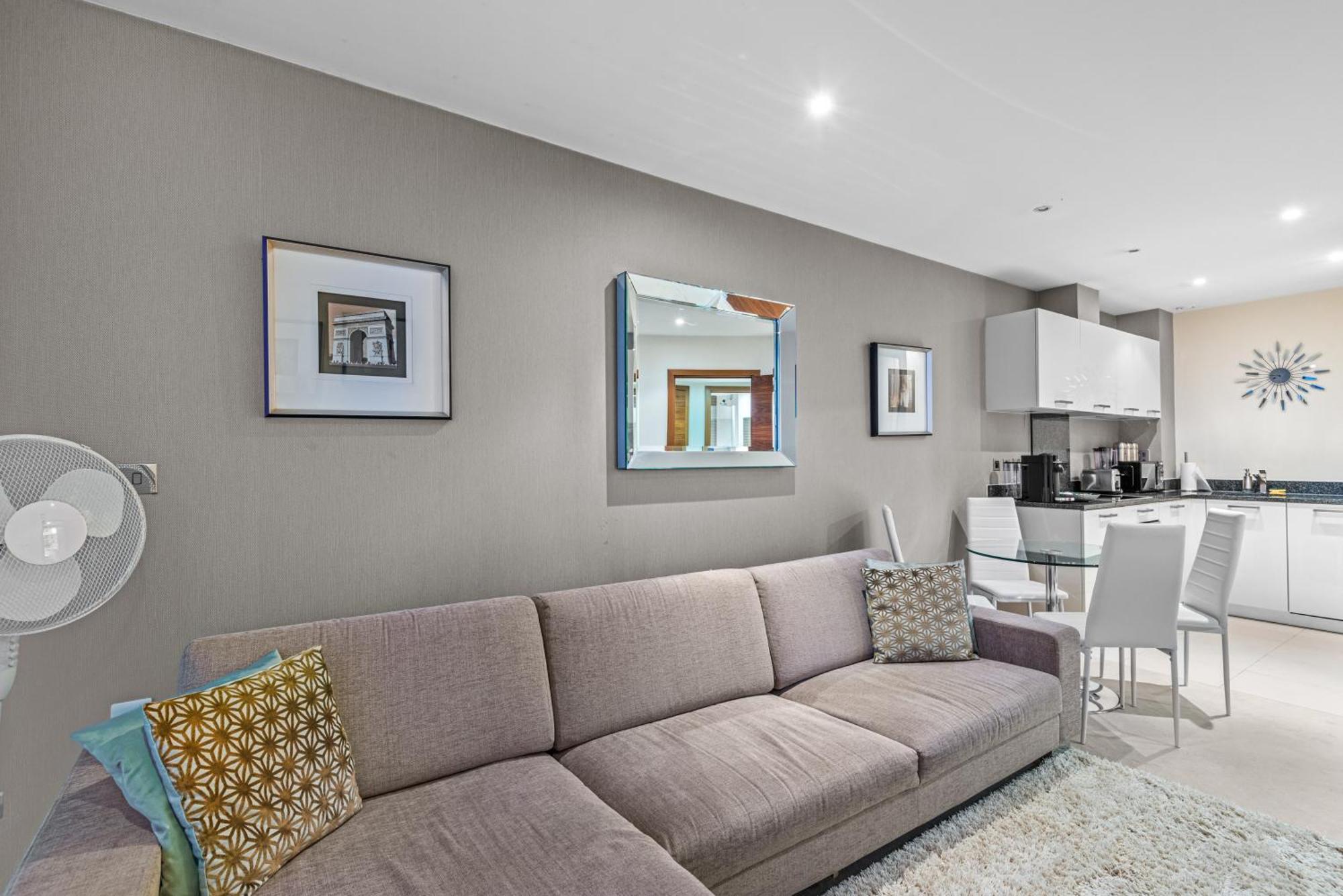 Londwell, Chelsea Living, Flat With Balcony Apartment London