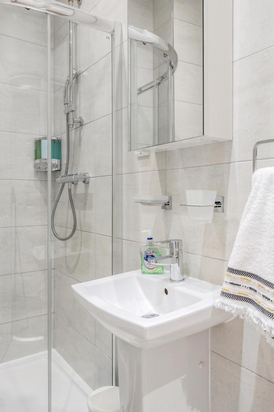 Bright & Modern 2-bed Notting Hill