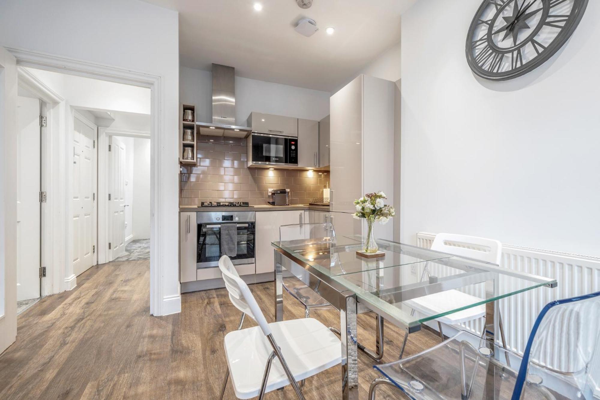 Bright & Modern 2-bed Notting Hill * Londen