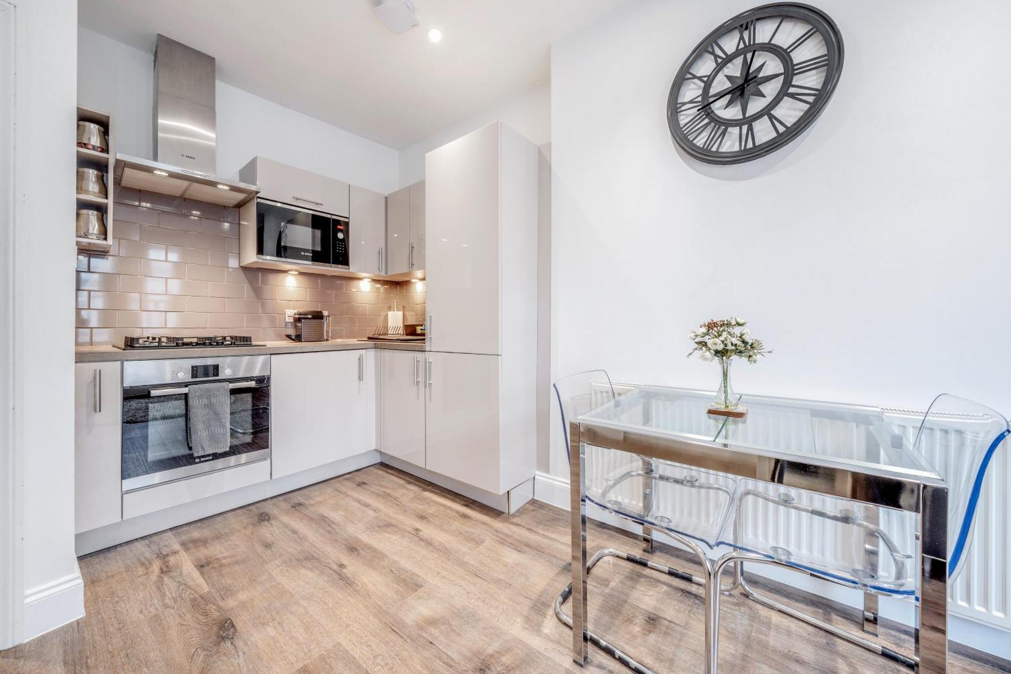 Bright & Modern 2-bed Notting Hill *