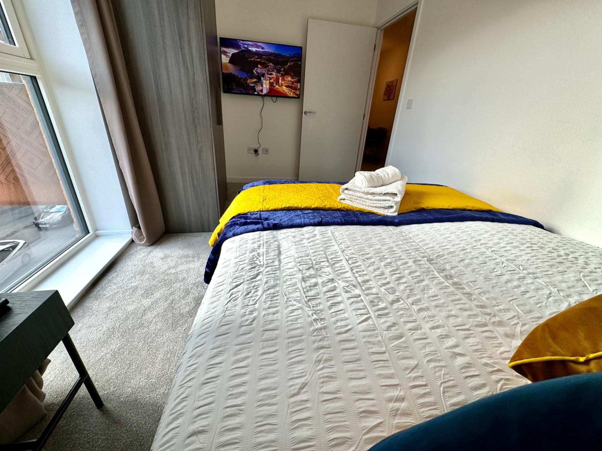 3bedroom, 2bathroom, Balcony,luxury Flat Westfield Londen