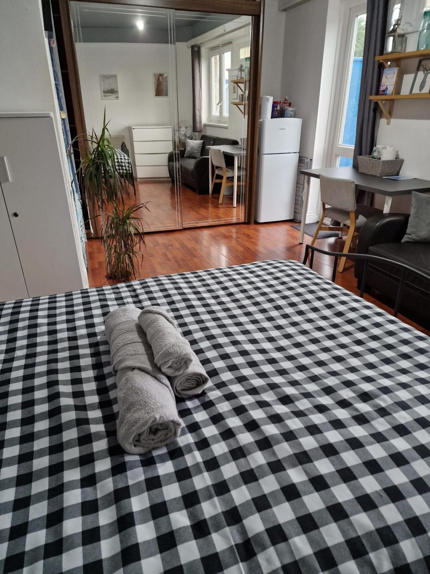 Spacious Private Balcony - Central - Zone 1 - Elephant And Castle * Londen