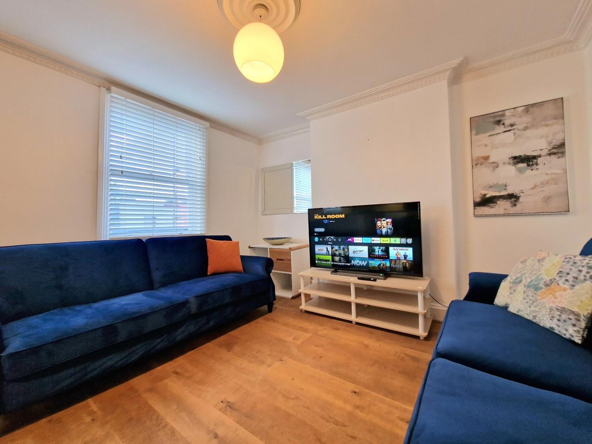 Appartement Cosy In Kensington - Great Location! 3 Minutes Walk To Earl's Court Station Londen