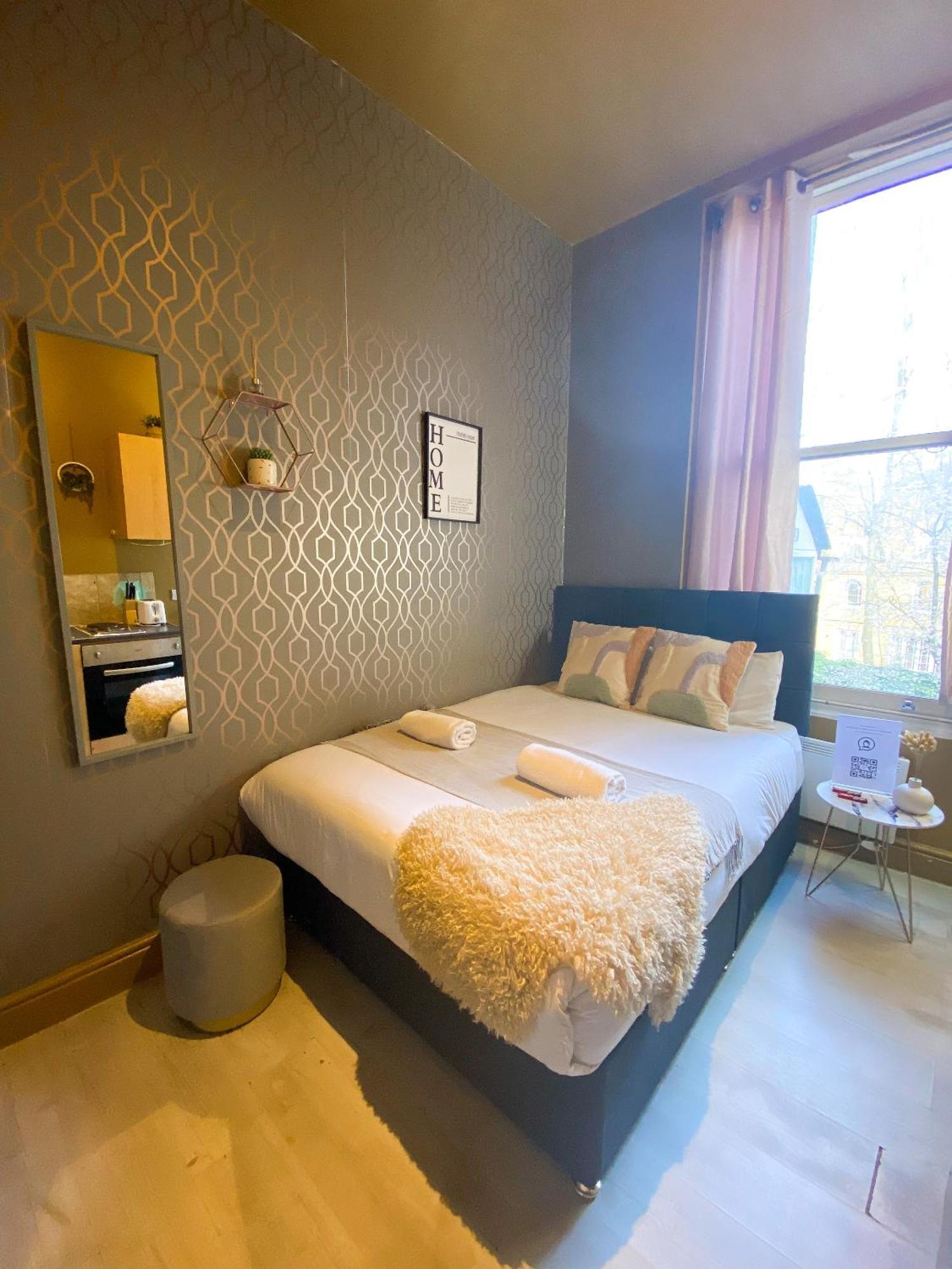 Holland Road Apartment