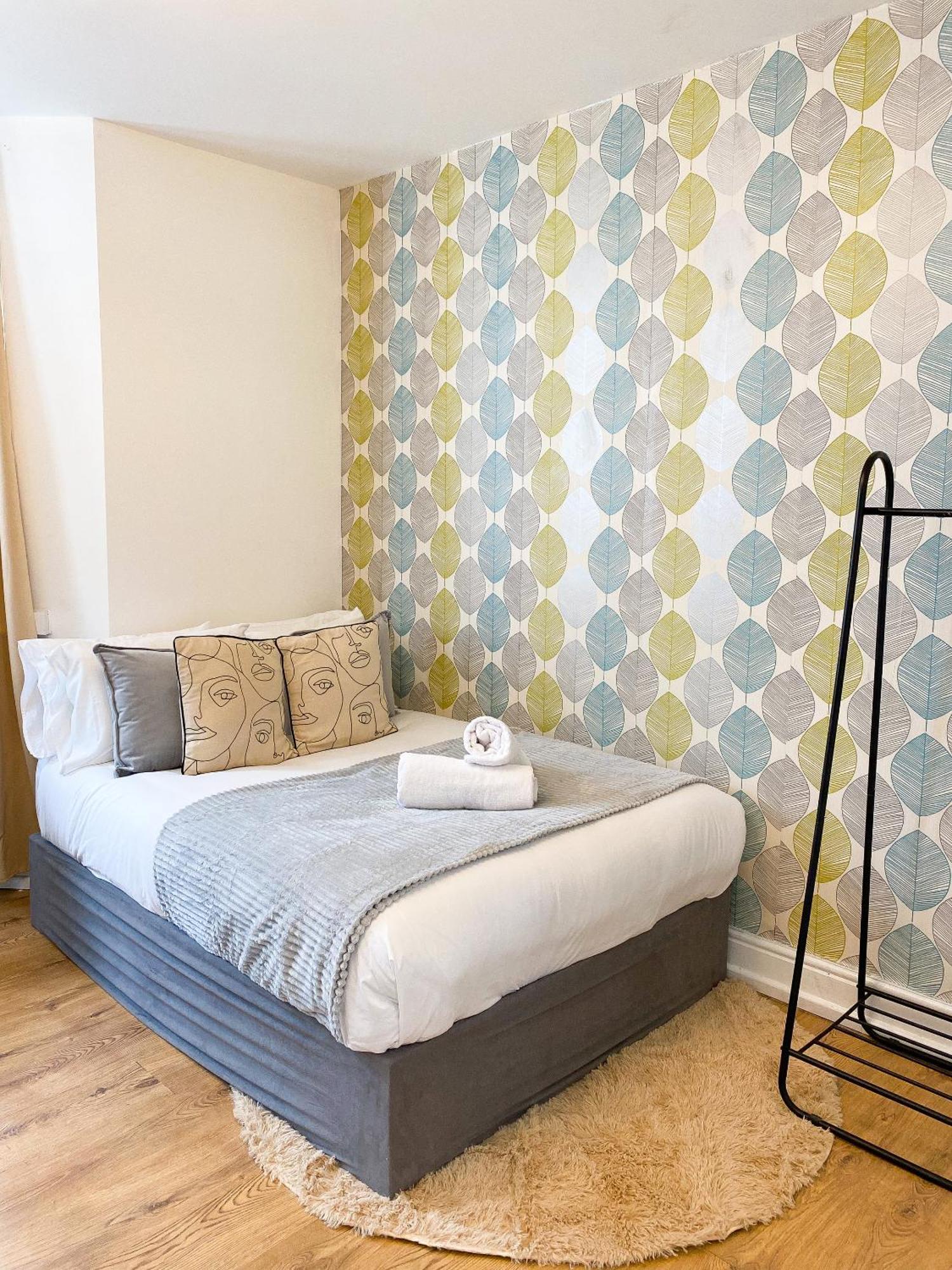 Holland Road Apartment