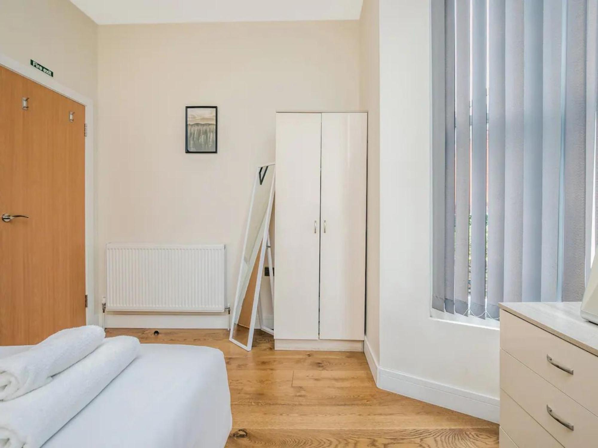 Ealing Queen Of The Suburbs One Bedroom Pass The Keys * Londen