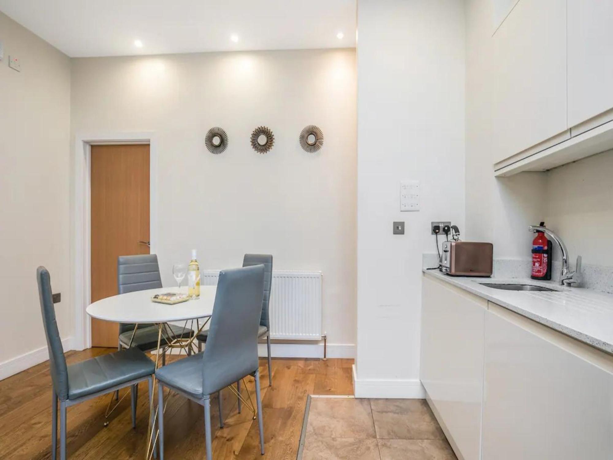 Ealing Queen Of The Suburbs One Bedroom Pass The Keys Appartement Londen