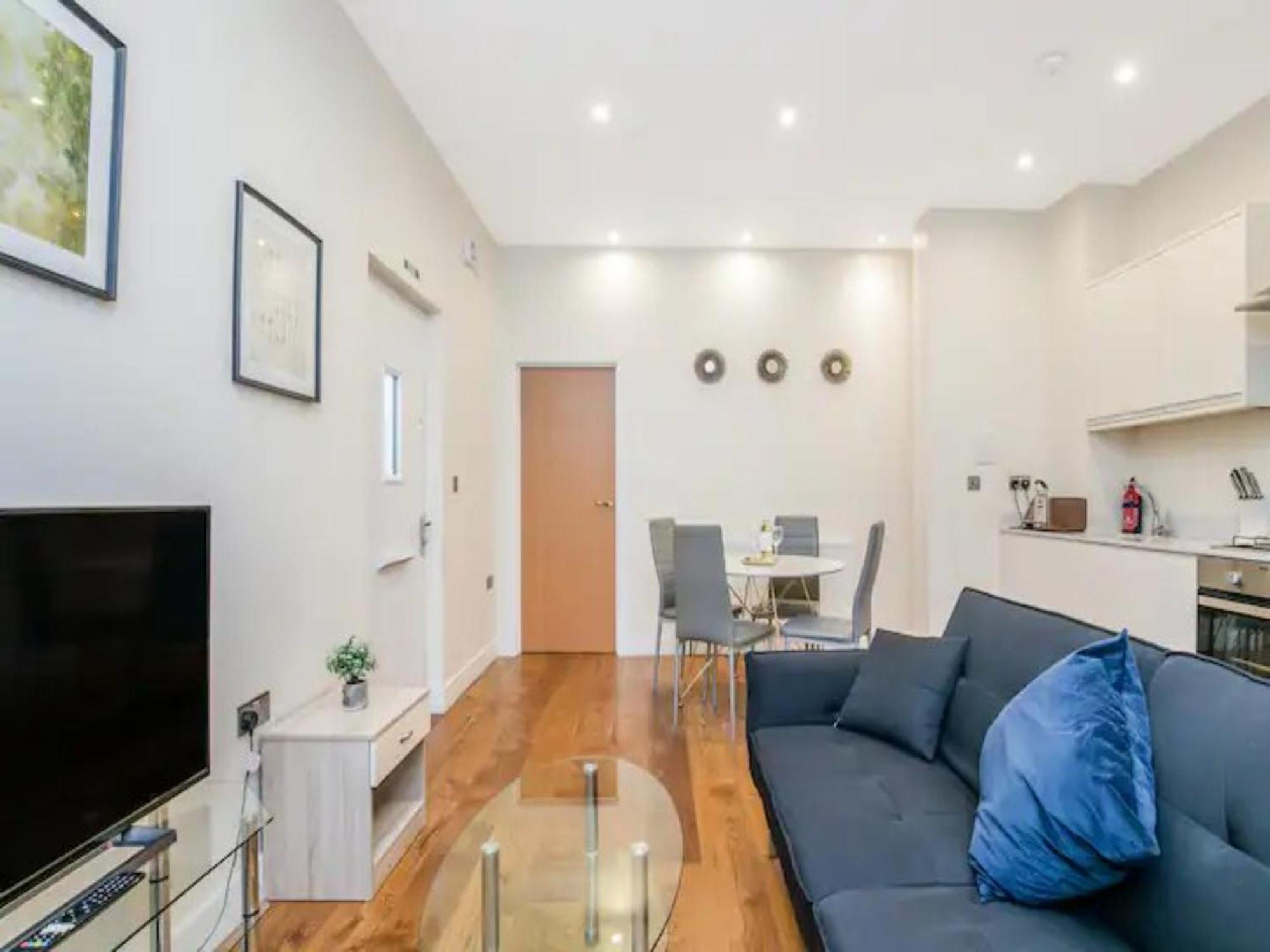 Ealing Queen Of The Suburbs One Bedroom Pass The Keys Londen
