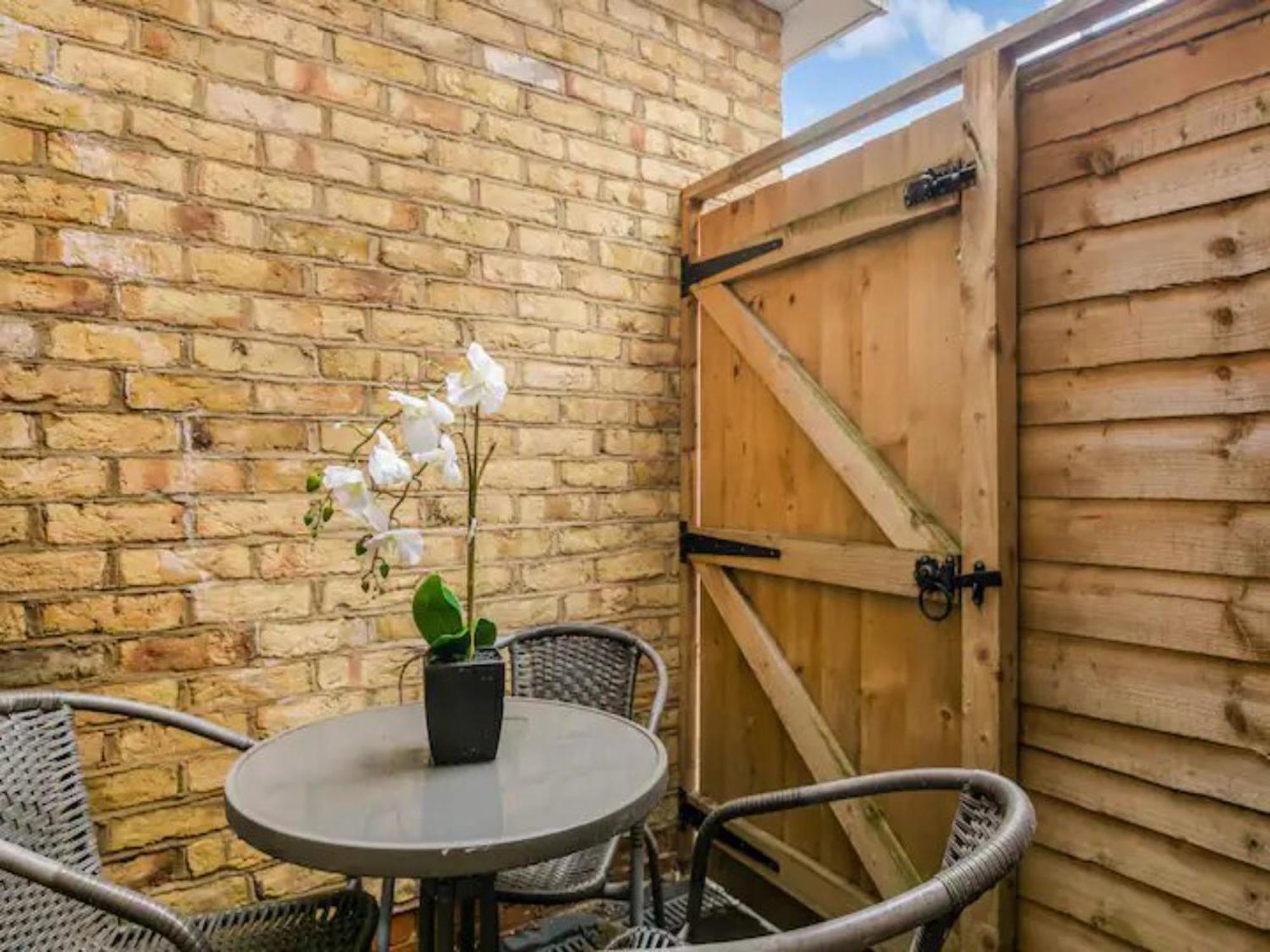 Ealing Queen Of The Suburbs One Bedroom Pass The Keys Appartement Londen