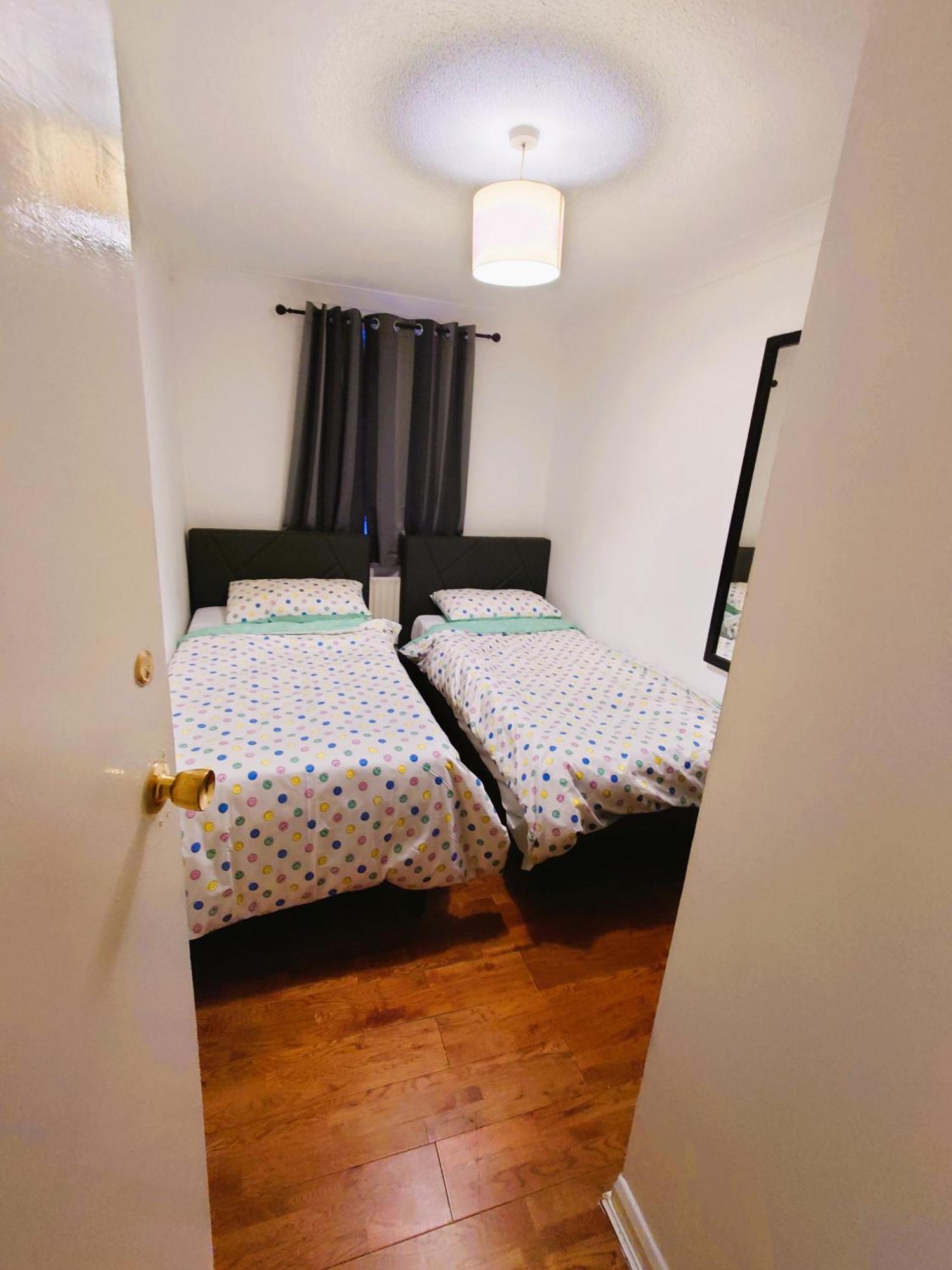 Holiday home Edwardian 4 Bedrooms With 4 Bathrooms Townhouse, Next To Underground, Accommodates 10 People