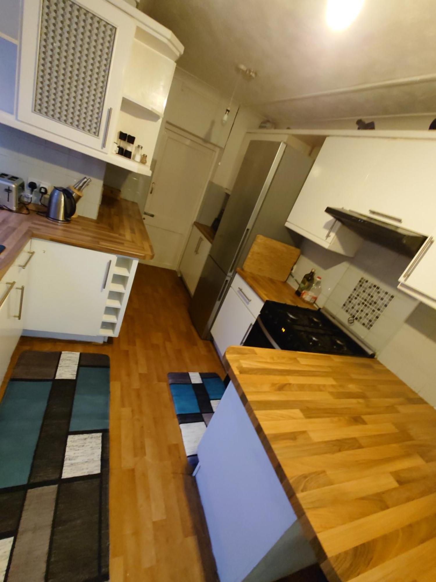 Edwardian 4 Bedrooms With 4 Bathrooms Townhouse, Next To Underground, Accommodates 10 People * London