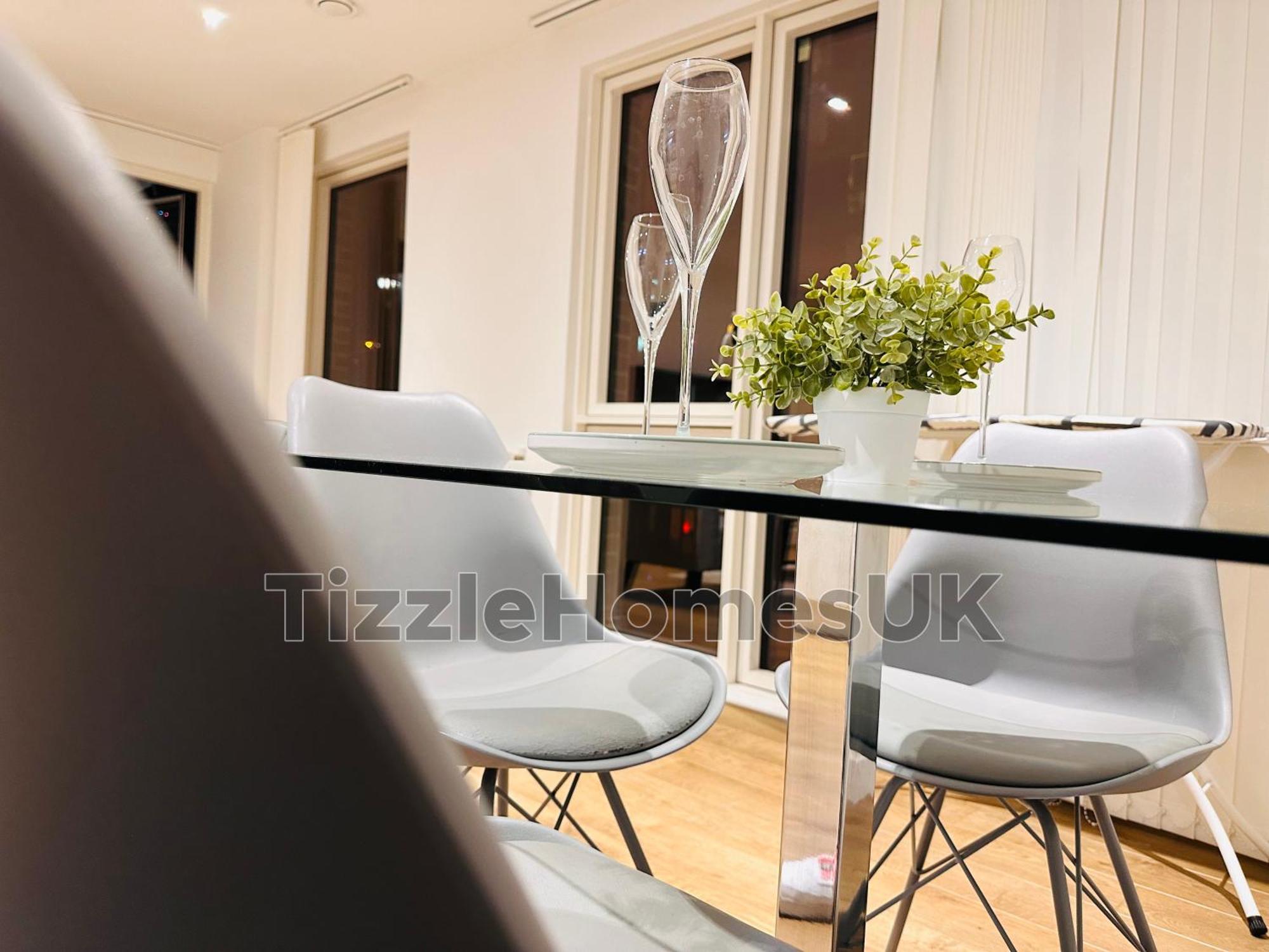 Tizzlehomesuk Apartment *