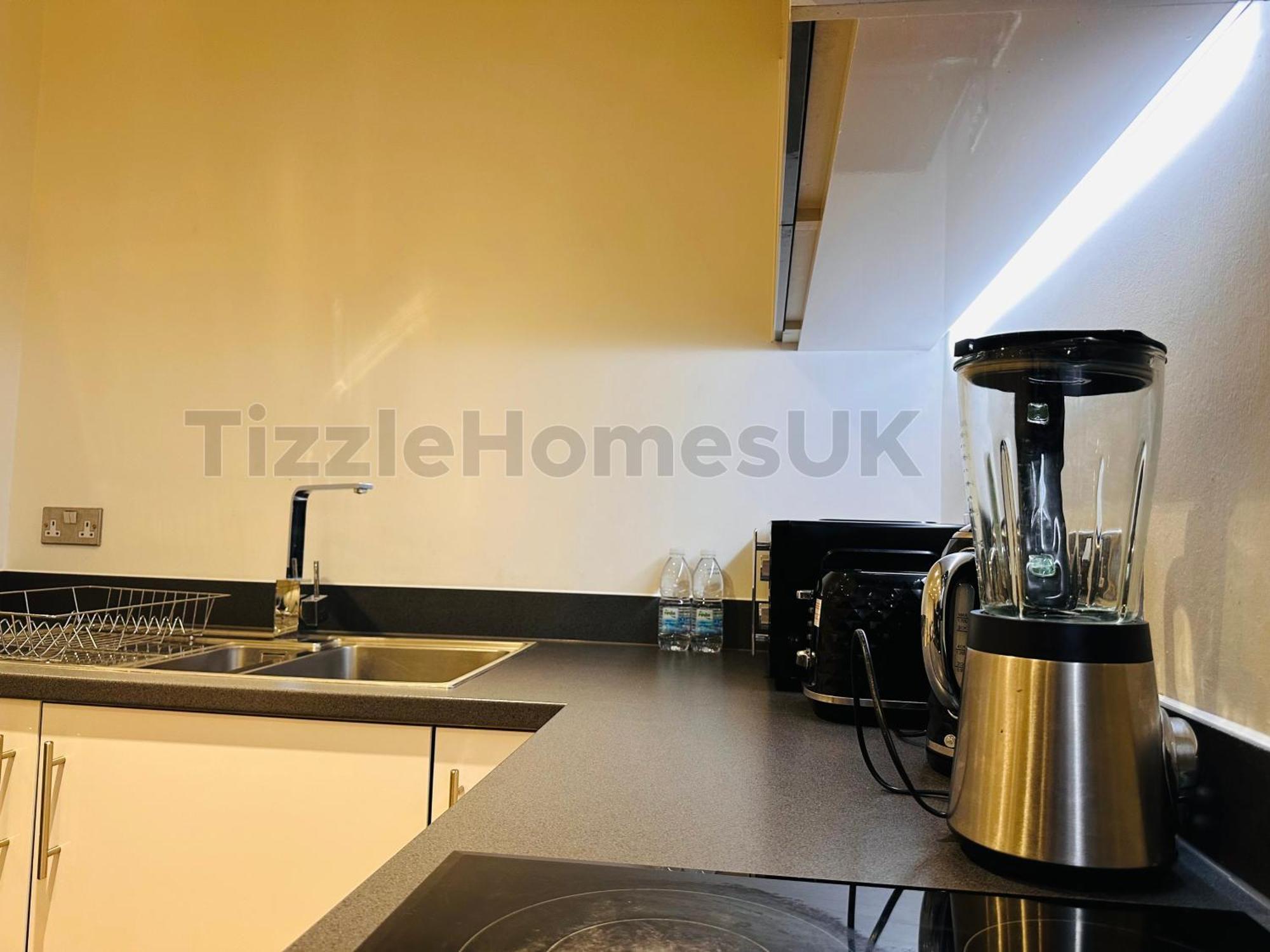Tizzlehomesuk * London
