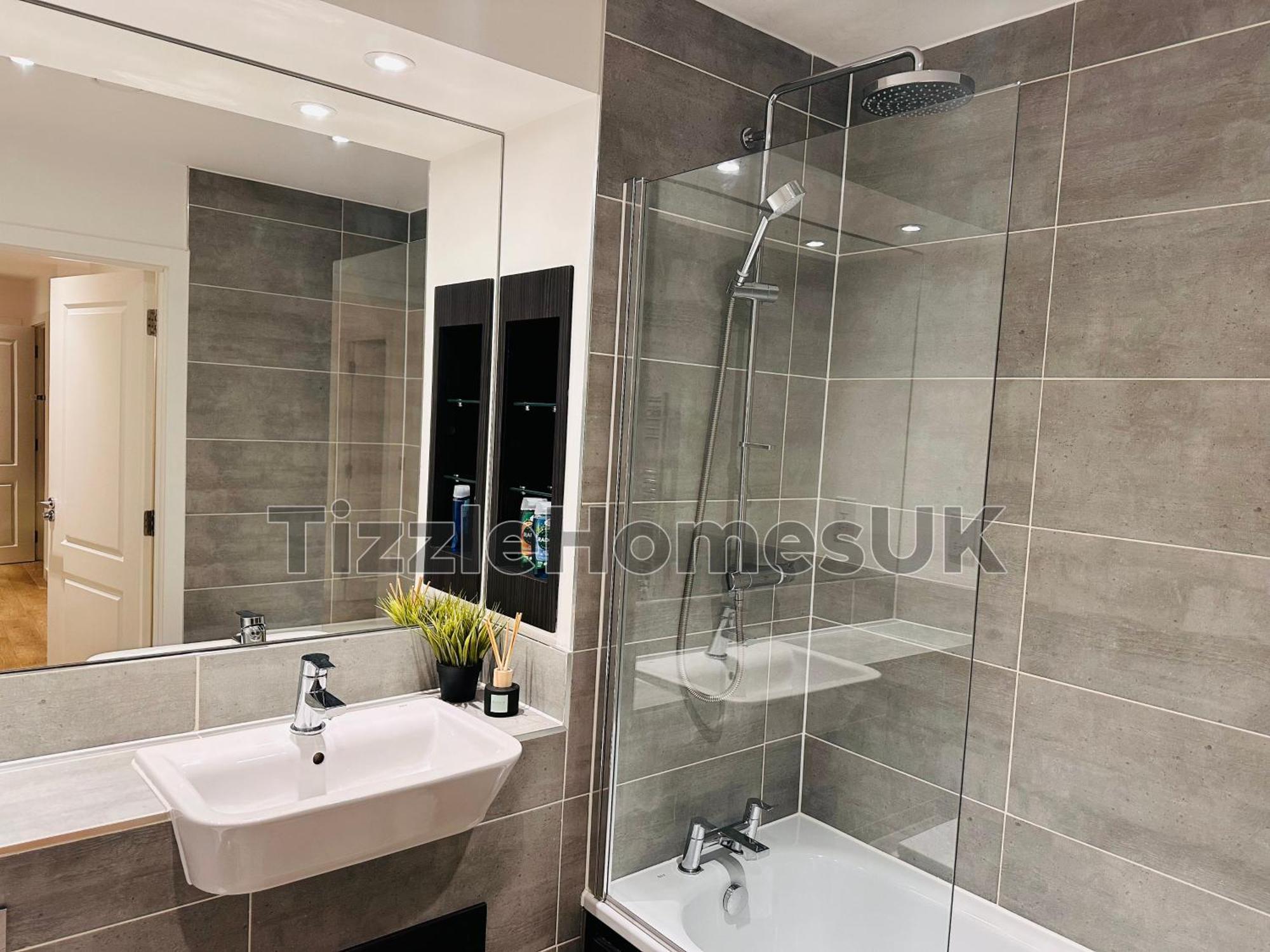 Apartment Tizzlehomesuk London
