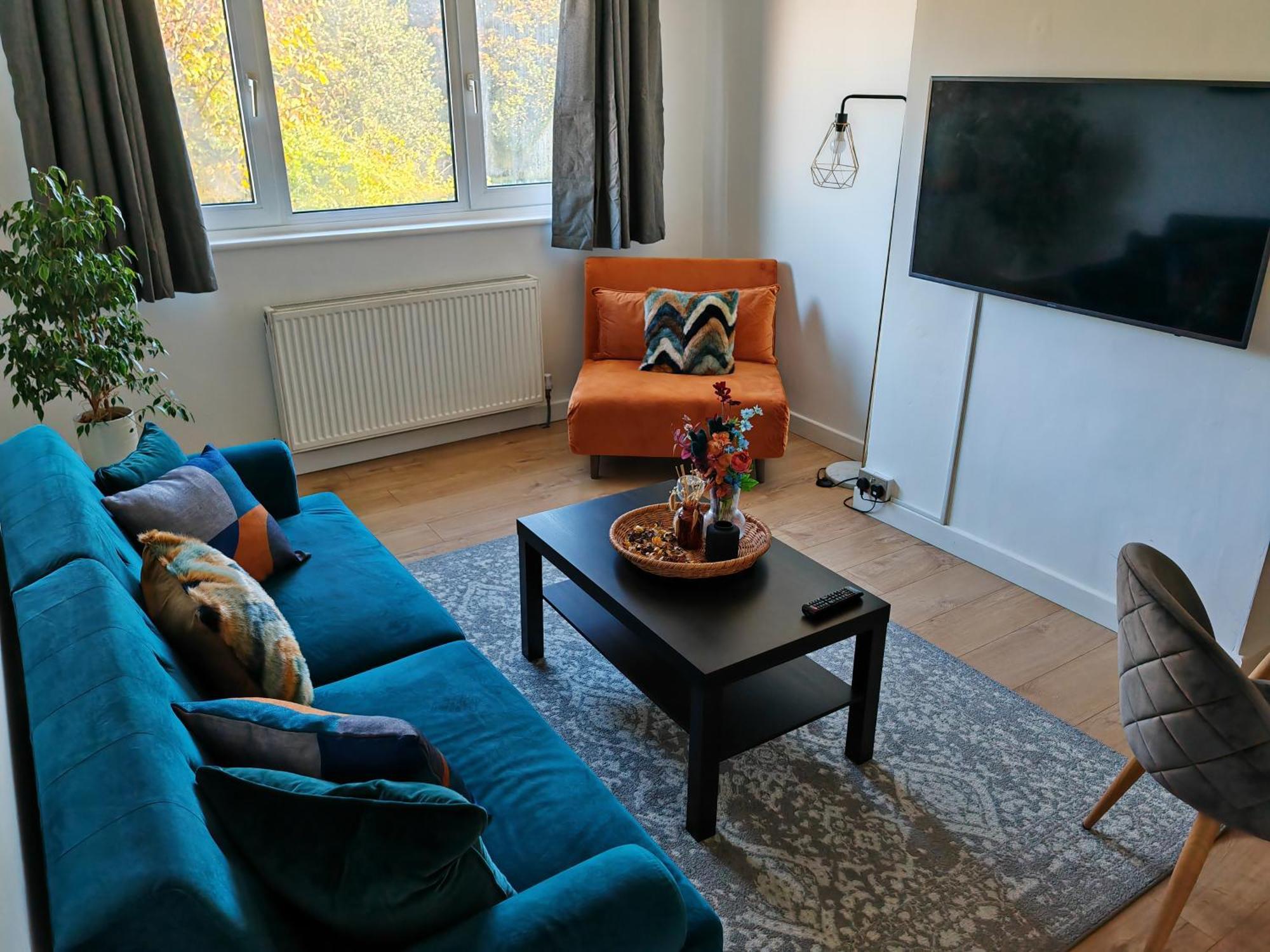 Apartamento Modern - Accommodates 6 - Private Parking - 15min To Bridge, Eye And Charing Cross Londres
